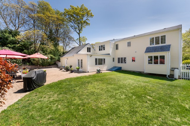 Shoreham, New York, 11786, United States, 5 Bedrooms Bedrooms, ,3 BathroomsBathrooms,Residential,For Sale,1990330