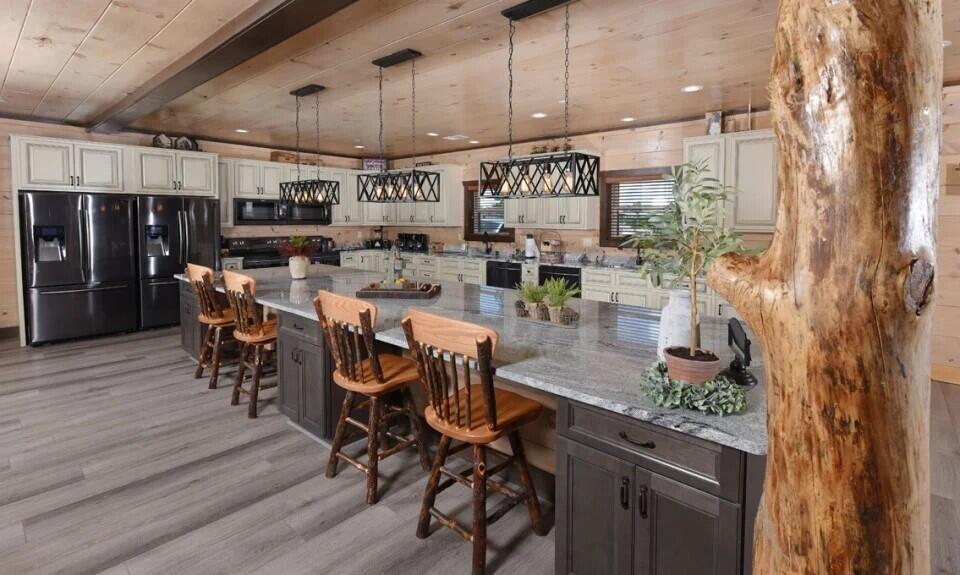 Sevierville, Tennessee, 37876, United States, 16 Bedrooms Bedrooms, ,17 BathroomsBathrooms,Residential,For Sale,1977076