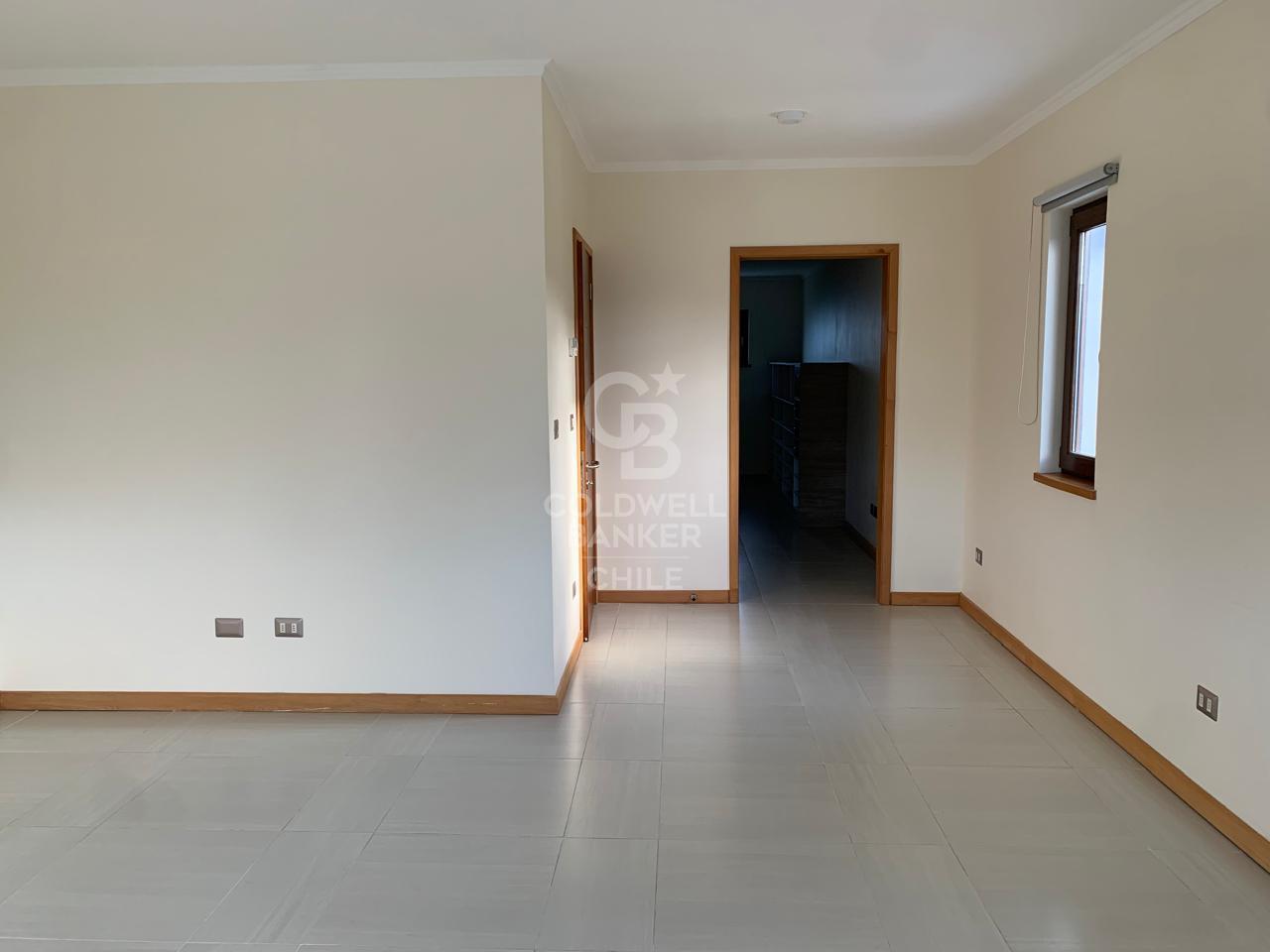 Puerto Varas, Chile, 7 Bedrooms Bedrooms, ,5 BathroomsBathrooms,Residential,For Sale,1990332