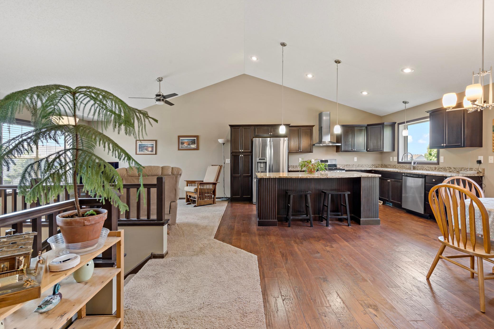 Shakopee, Minnesota, 55379, United States, 5 Bedrooms Bedrooms, ,2 BathroomsBathrooms,Residential,For Sale,1918771