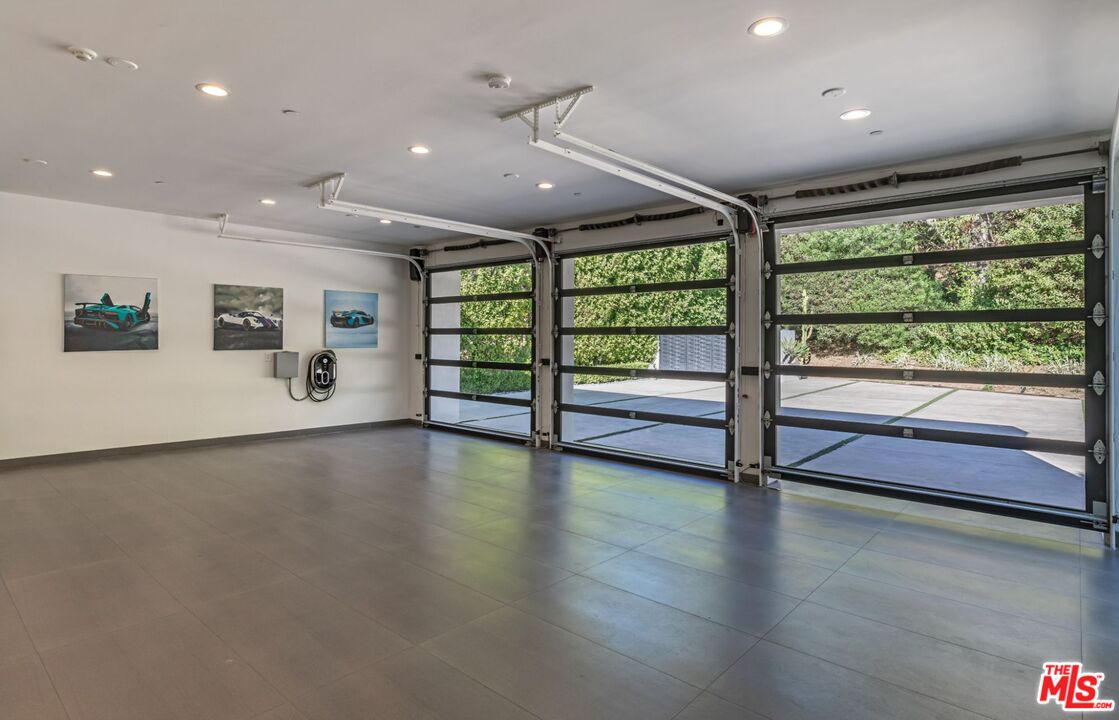 Beverly Hills, California, 90210, United States, 5 Bedrooms Bedrooms, ,9 BathroomsBathrooms,Residential,For Sale,1906570