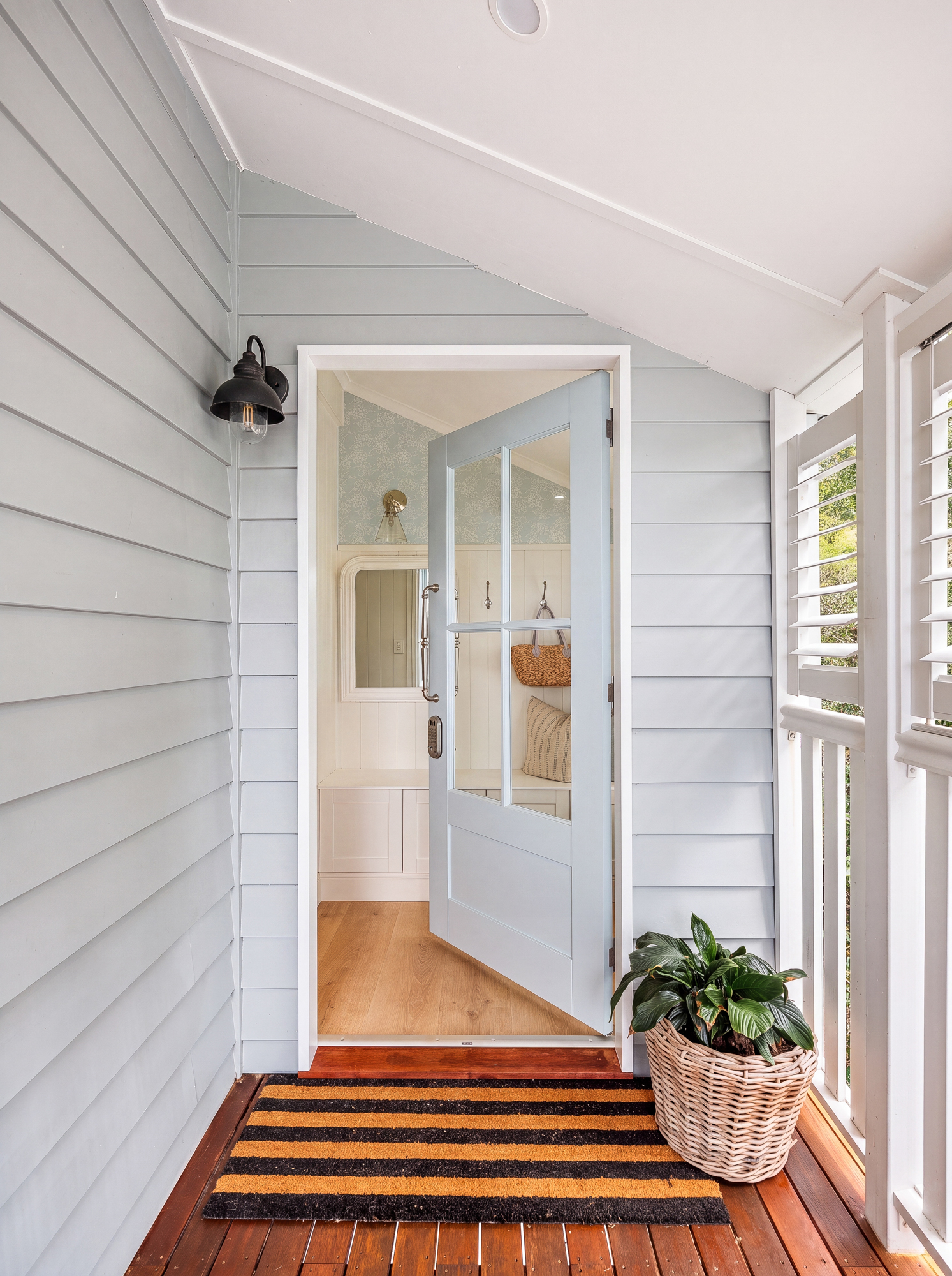  Beautifully Restored Character Home Rich with Privacy, Heart and Soul - 物件實景