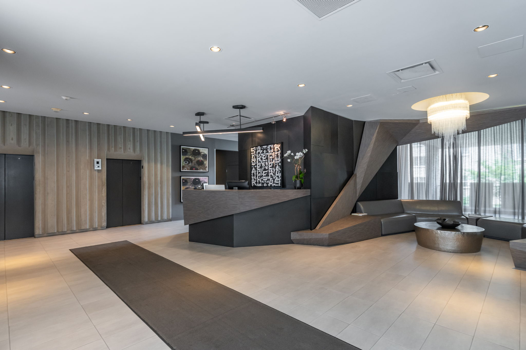  Fully Renovated Two-story Condo in the Iconic Colony House at Colony Square - 物件實景