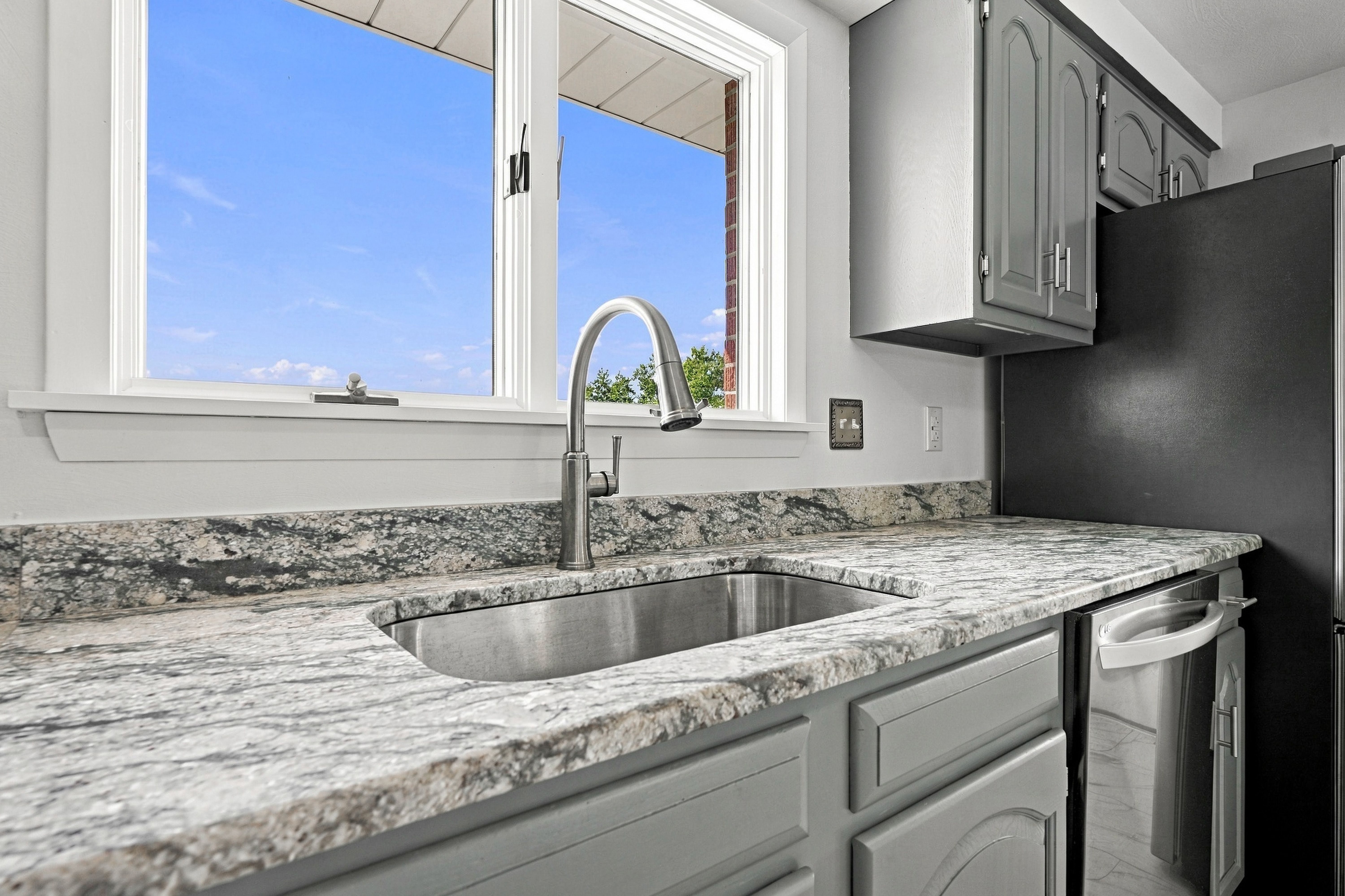  16 South Rolling Hills Avenue, Irwin, PA 15642 - 物件實景