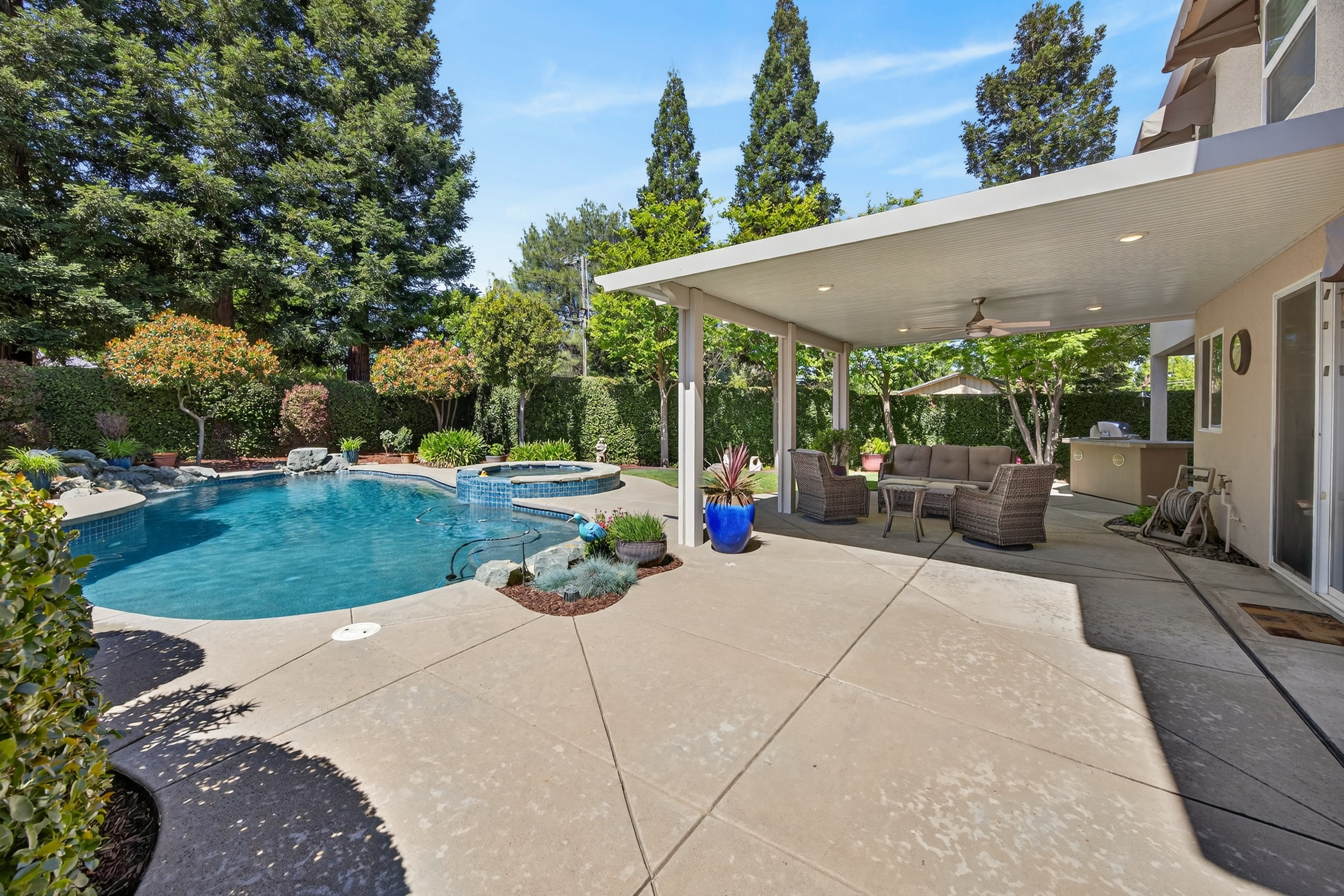  5500 Tierra Gardens Lane, Carmichael, CA 95608 - 物件實景