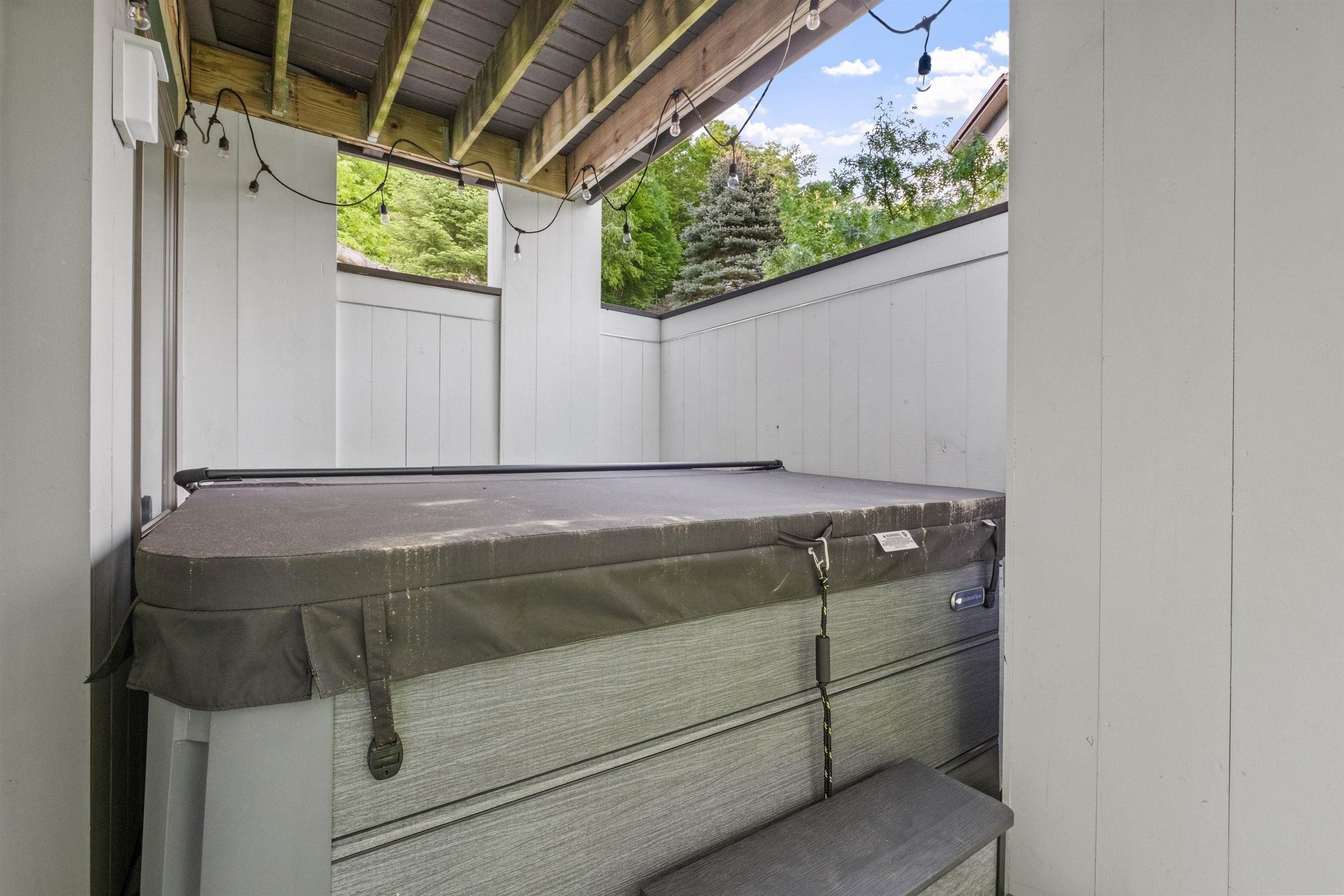 Lincoln, New Hampshire, 03251, United States, 5 Bedrooms Bedrooms, ,3 BathroomsBathrooms,Residential,For Sale,1981884