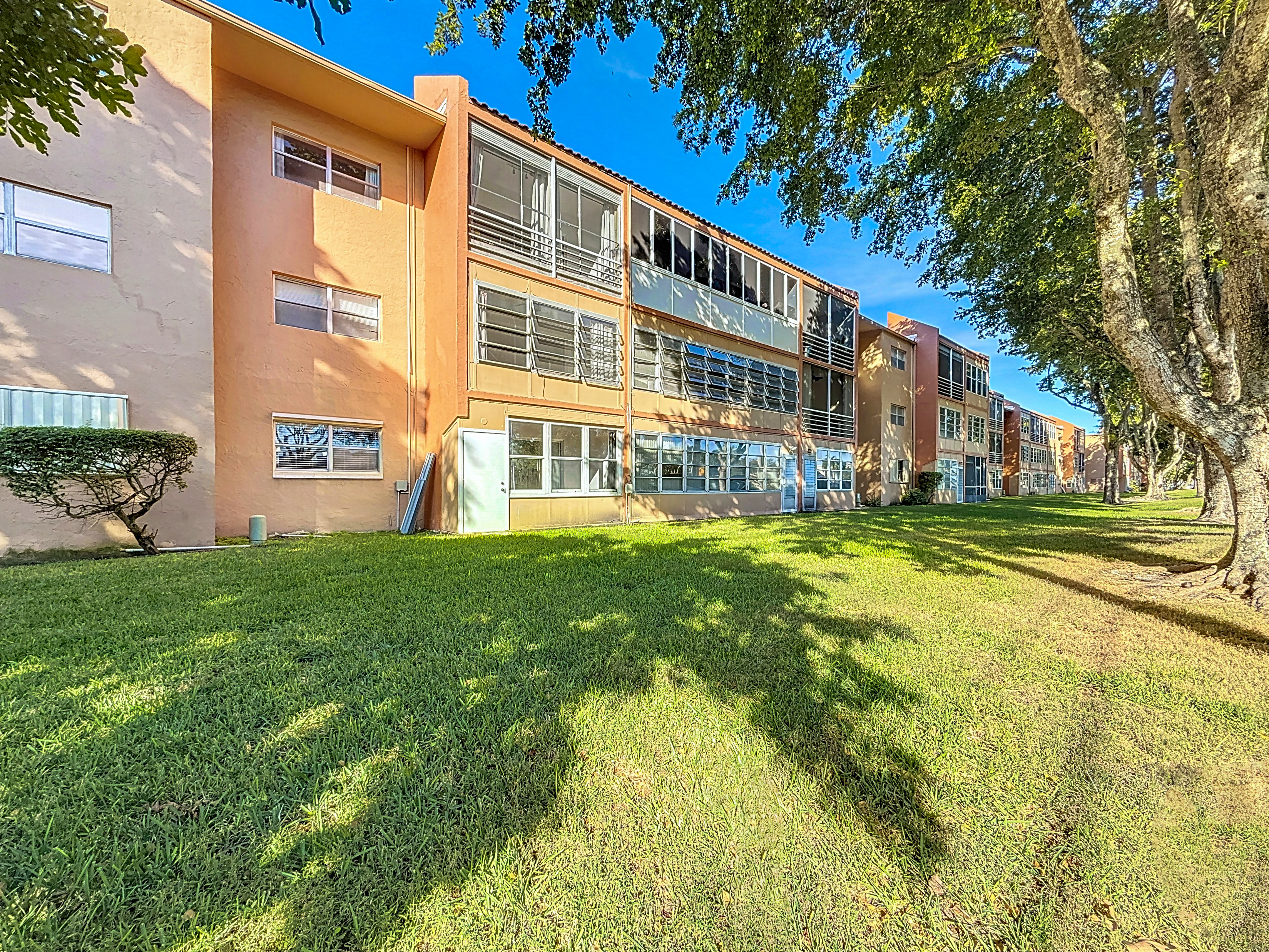  8818 W Mcnab Road, Tamarac, FL, 33321 - 物件實景