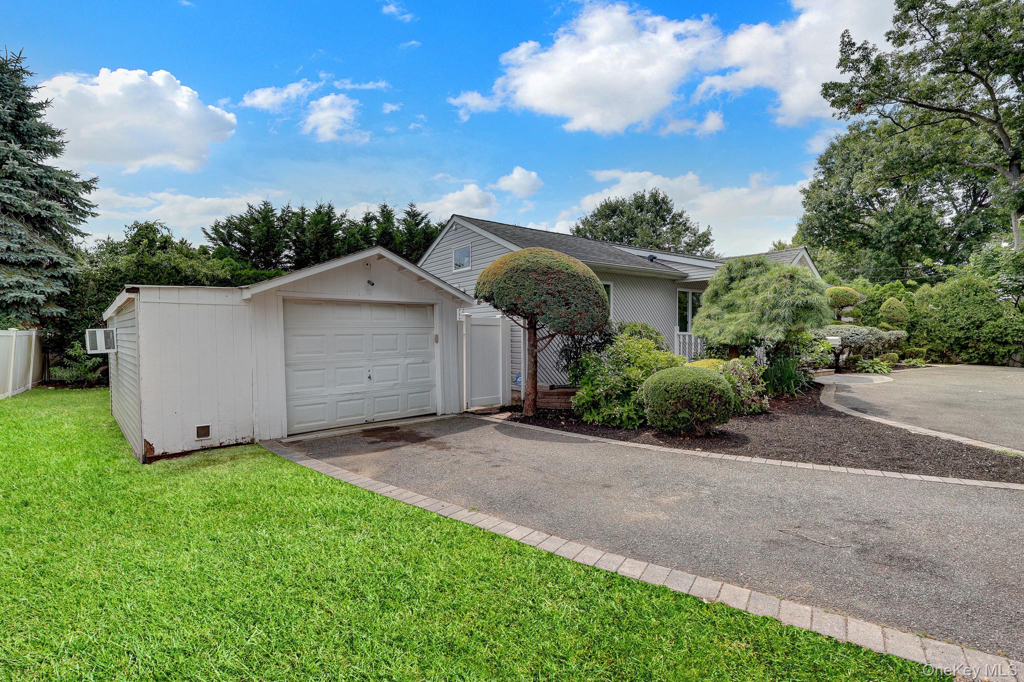 466 W 4th Street, West Islip, NY, 11795 - 物件實景