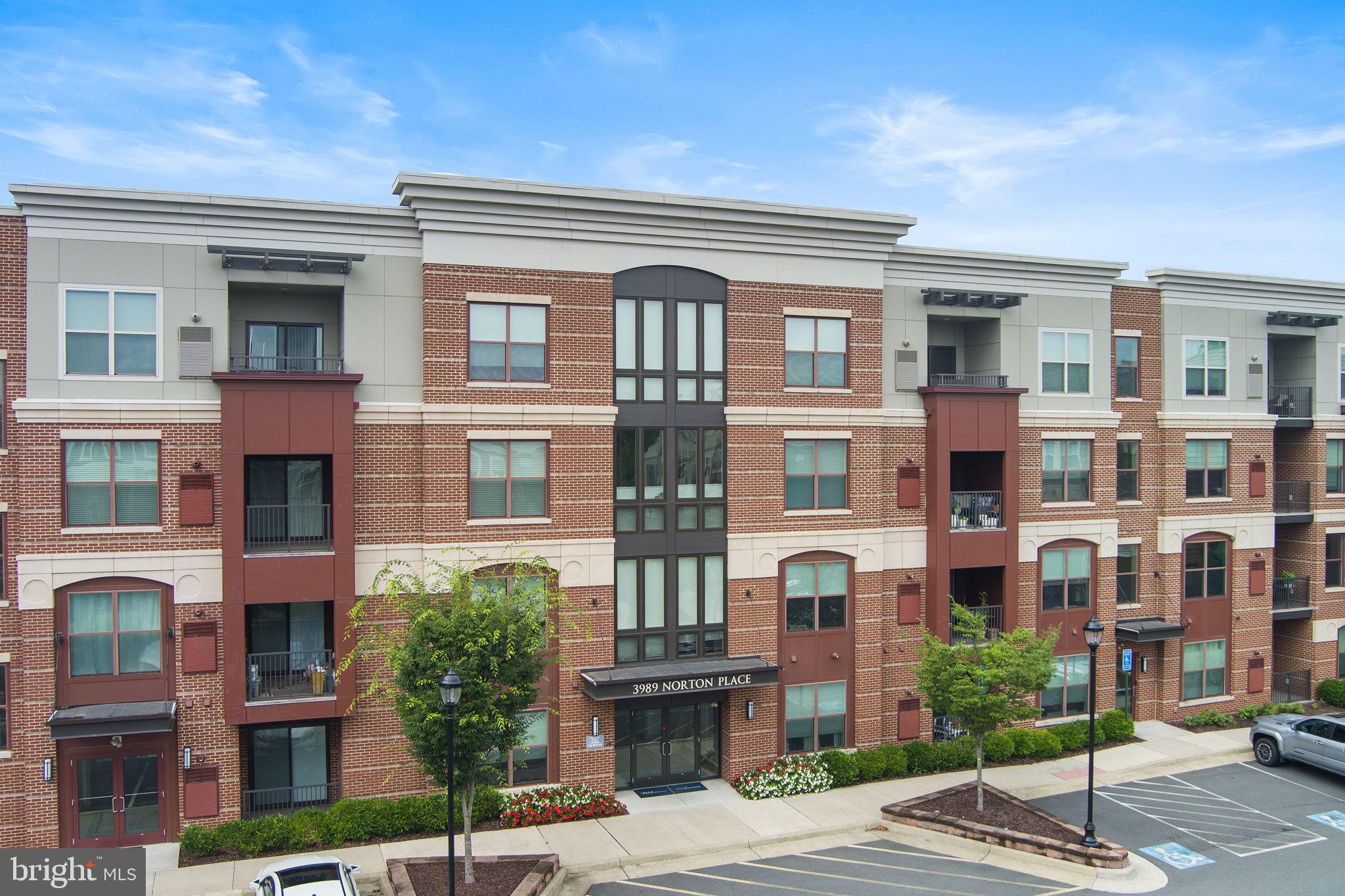Fairfax, Virginia, 22030, United States, 2 Bedrooms Bedrooms, ,2 BathroomsBathrooms,Residential,For Sale,1893335