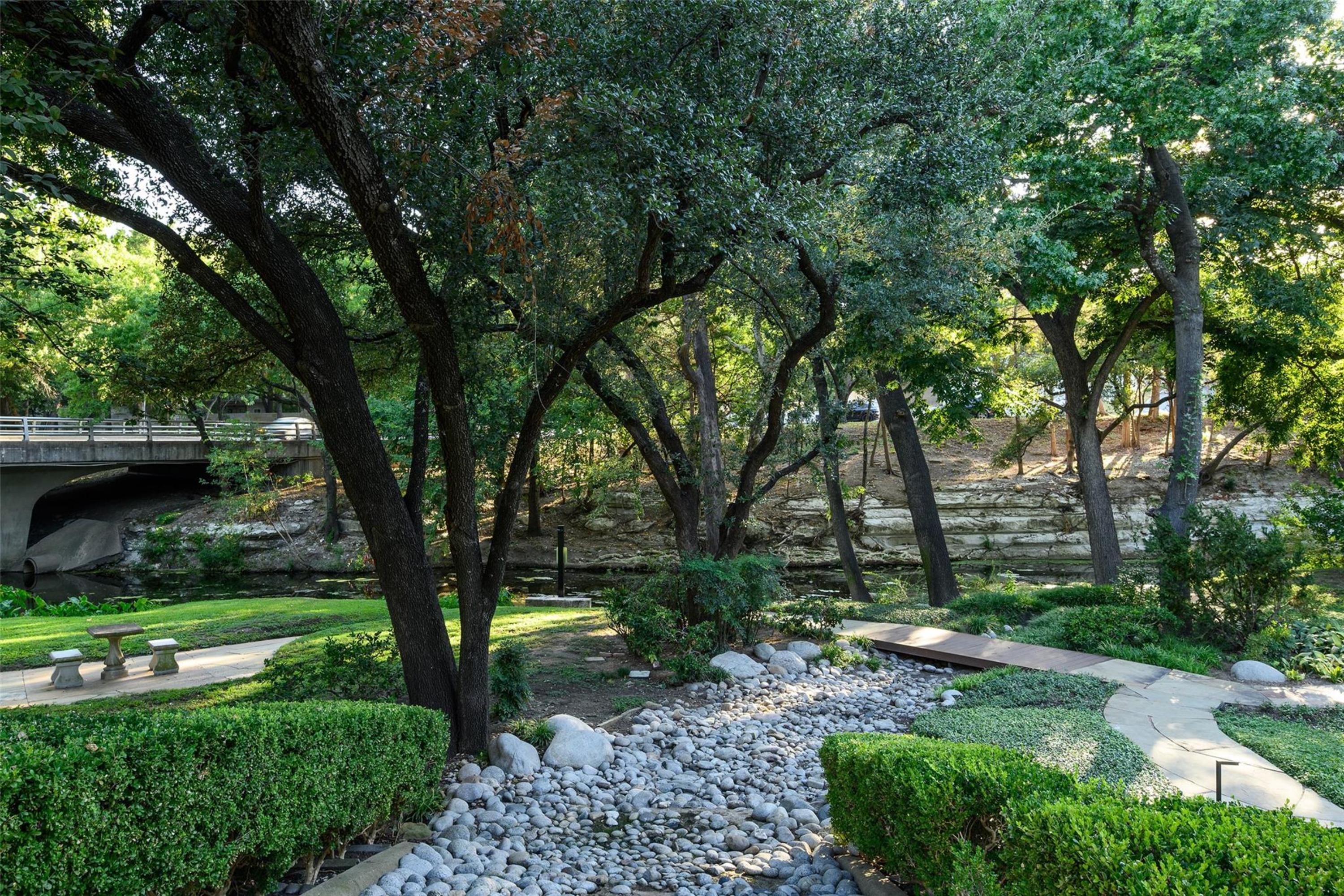  A Rare Find at Christopher Place - 物件實景