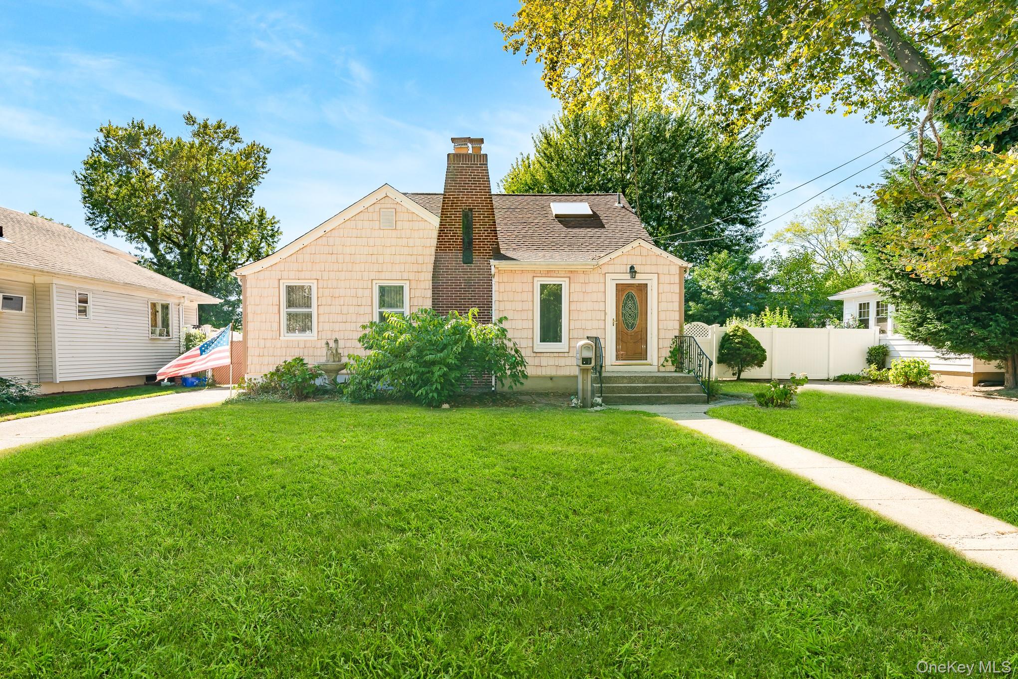 Freeport, New York, 11520, United States, 3 Bedrooms Bedrooms, ,2 BathroomsBathrooms,Residential,For Sale,1980355