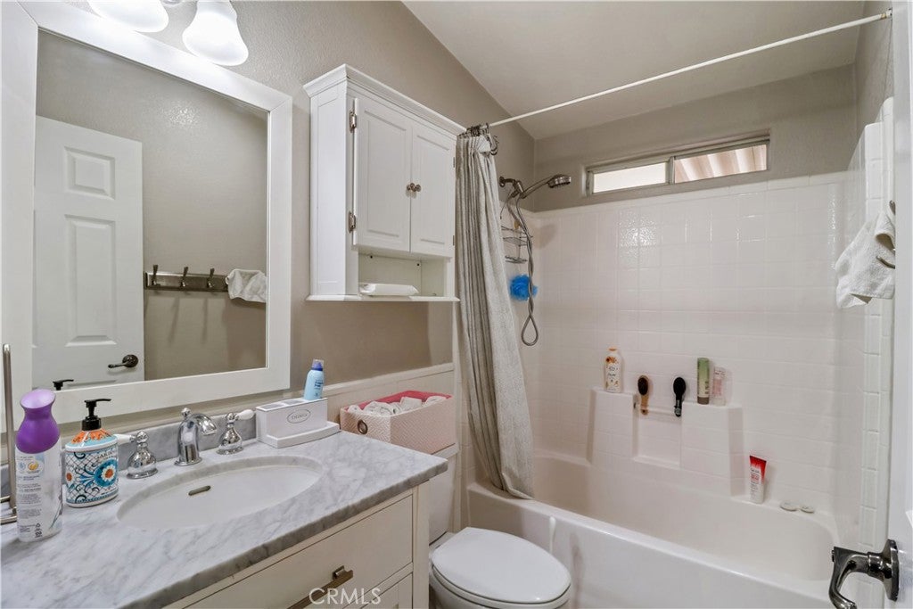 Woodland Hills, California, 91364, United States, 3 Bedrooms Bedrooms, ,2 BathroomsBathrooms,Residential,For Sale,1895841