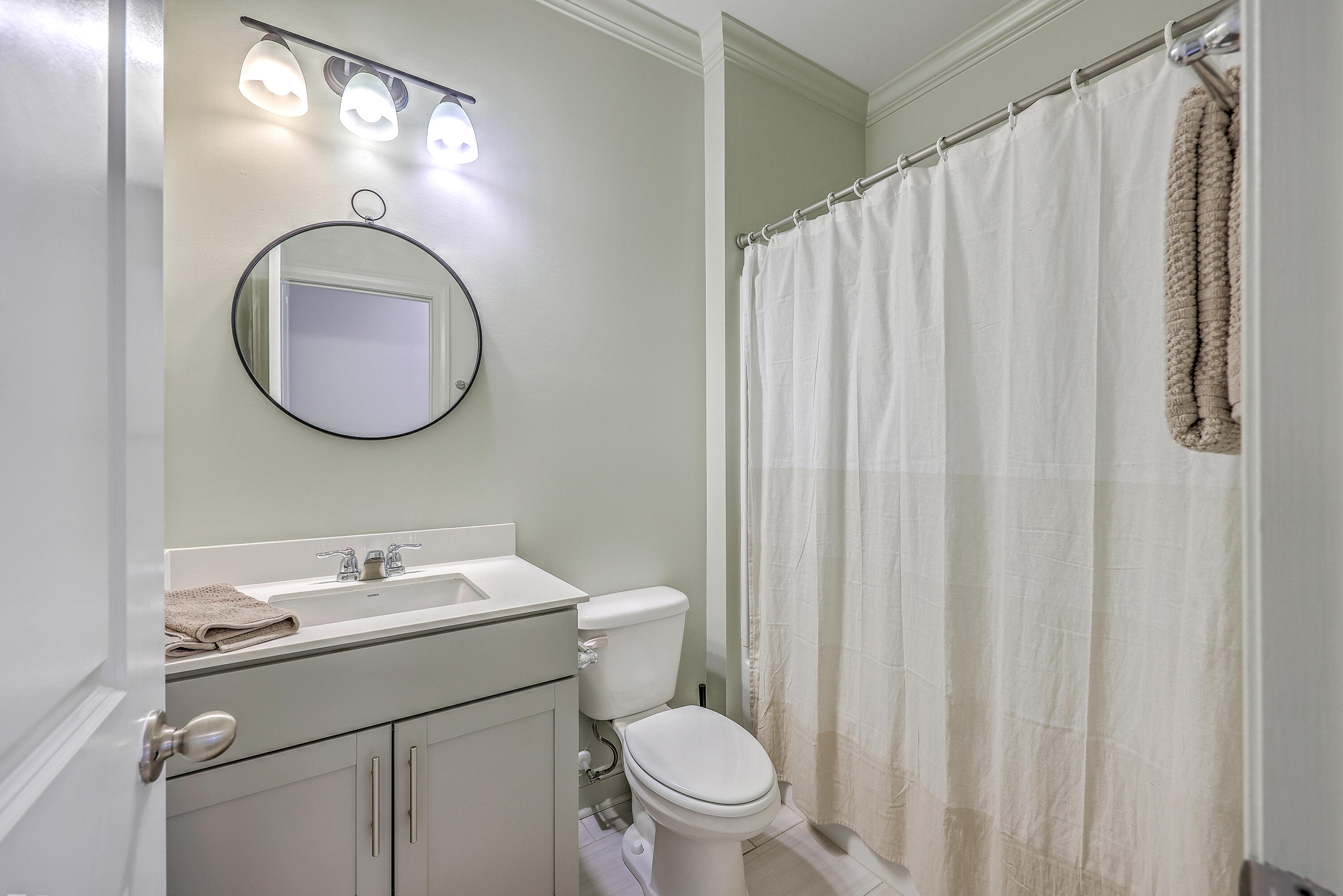 Summerville, South Carolina, 29483, United States, 4 Bedrooms Bedrooms, ,3 BathroomsBathrooms,Residential,For Sale,1928541
