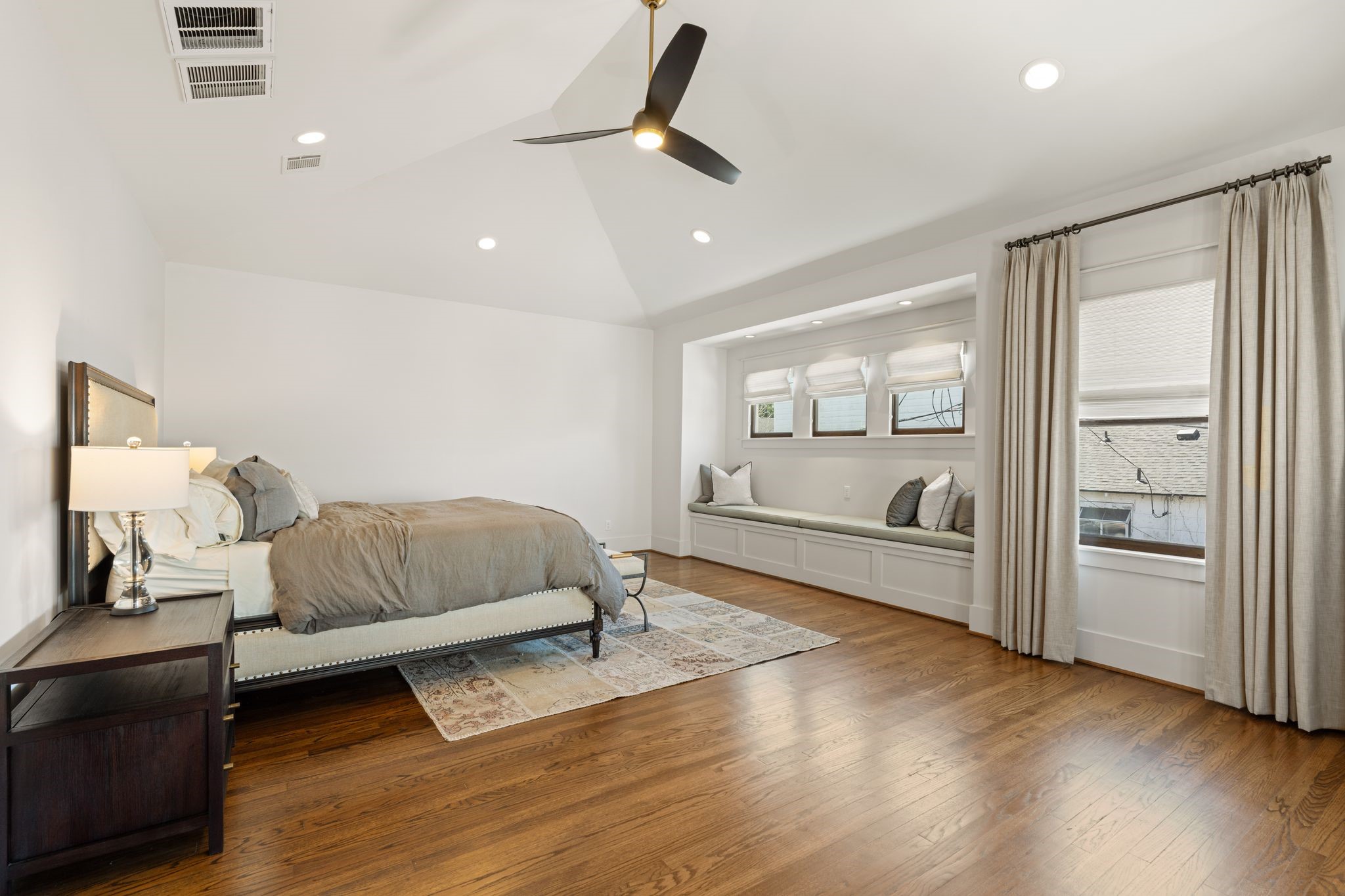  714 E 18th Street - 物件實景
