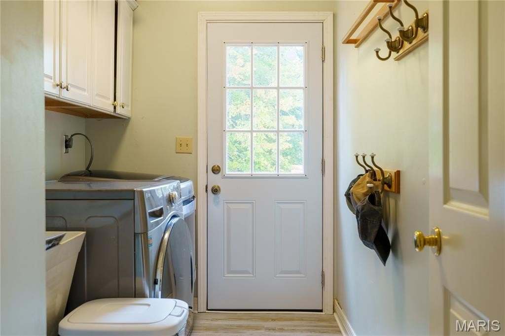 Glen Carbon, Illinois, 62034, United States, 5 Bedrooms Bedrooms, ,4 BathroomsBathrooms,Residential,For Sale,1977133