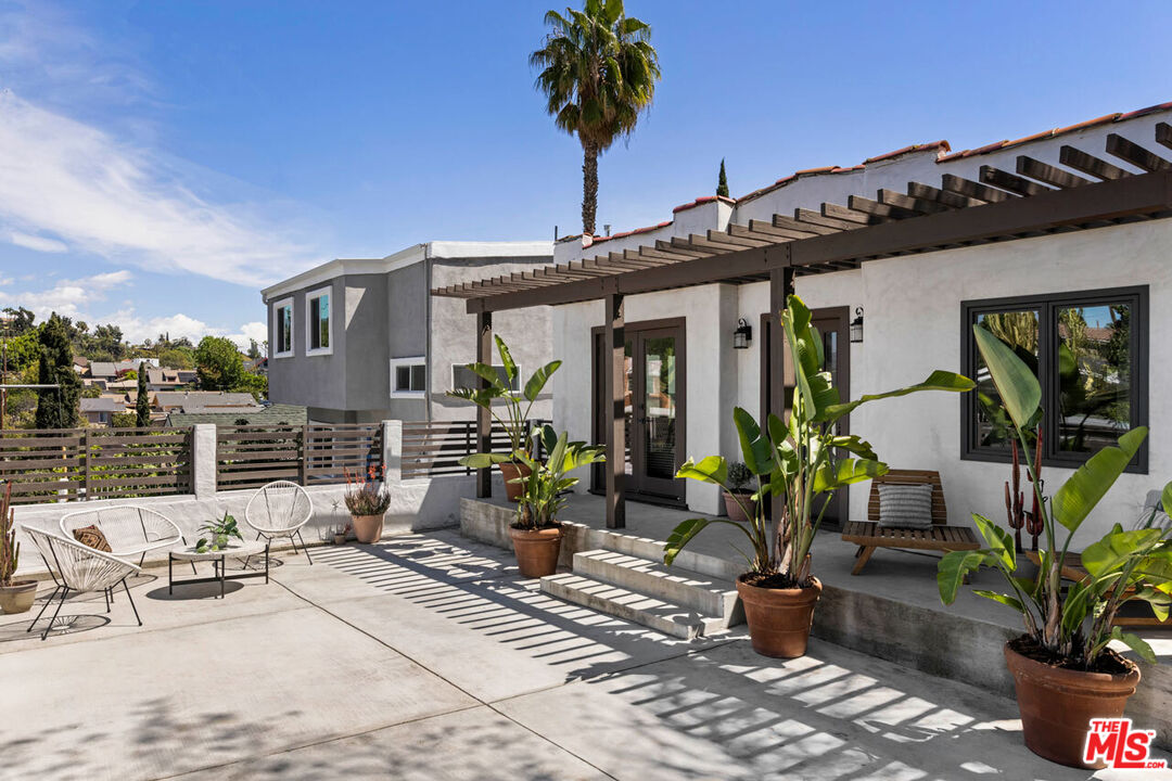 Los Angeles, California, 90042, United States, 1 Bedroom Bedrooms, ,2 BathroomsBathrooms,Residential,For Sale,1828163