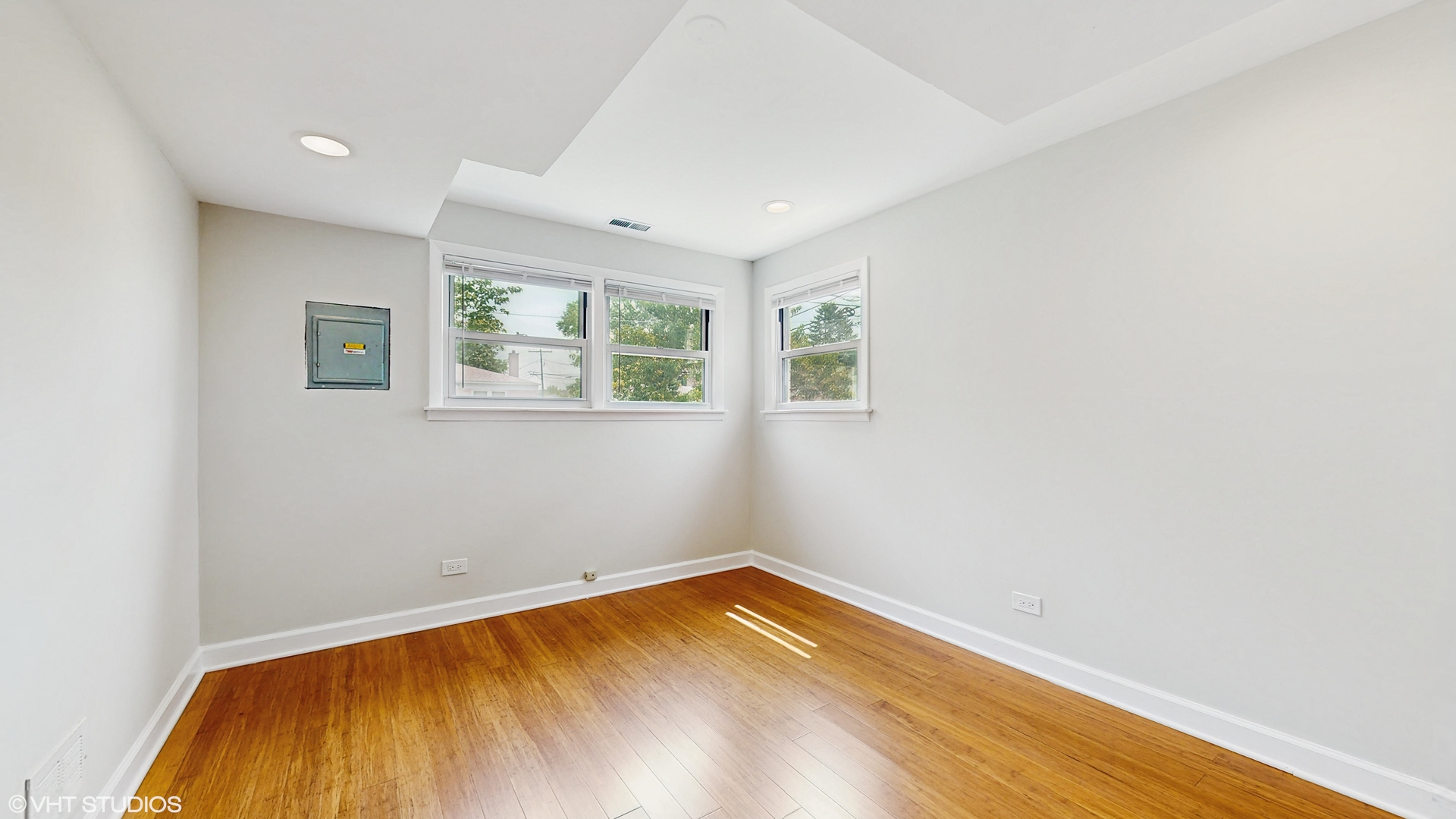 Skokie, Illinois, 60076, United States, 4 Bedrooms Bedrooms, ,2 BathroomsBathrooms,Residential,For Sale,1935170