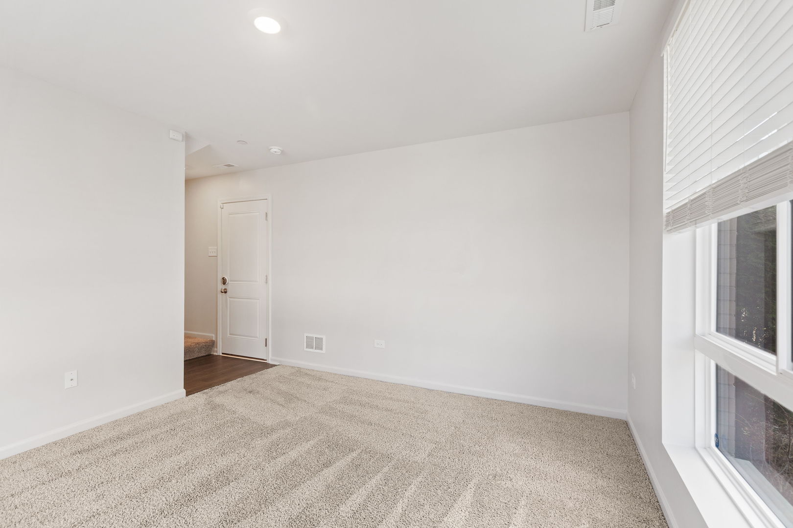 Schaumburg, Illinois, 60173, United States, 3 Bedrooms Bedrooms, ,3 BathroomsBathrooms,Residential,For Sale,1868457