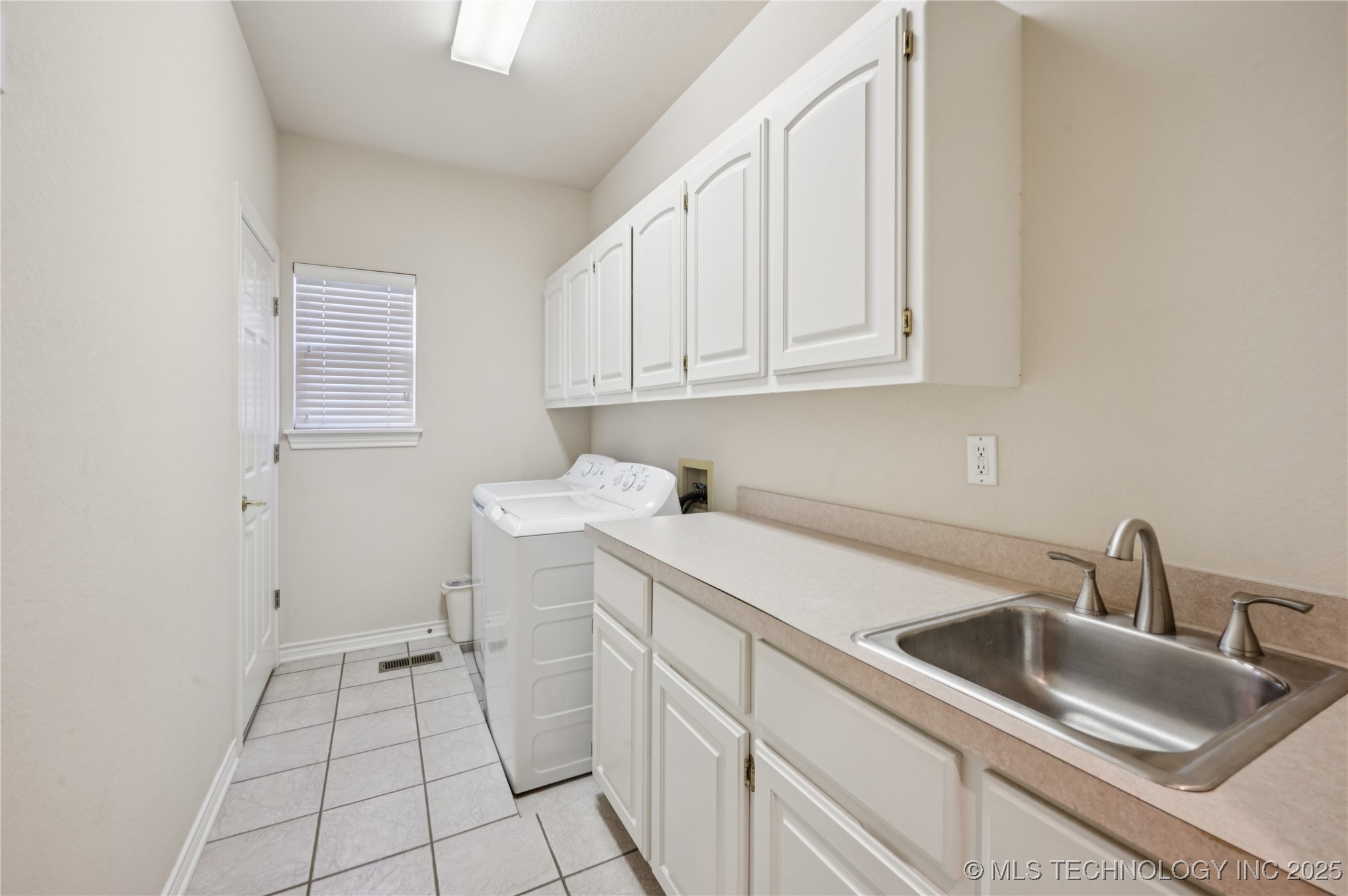 Owasso, Oklahoma, 74055, United States, 5 Bedrooms Bedrooms, ,3 BathroomsBathrooms,Residential,For Sale,1875671