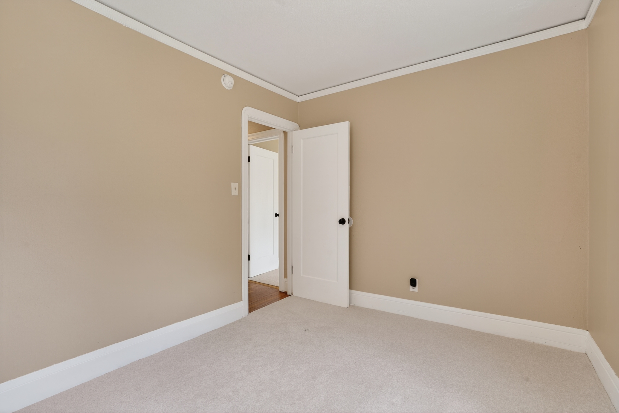  1670 W Poplar St. - 物件實景