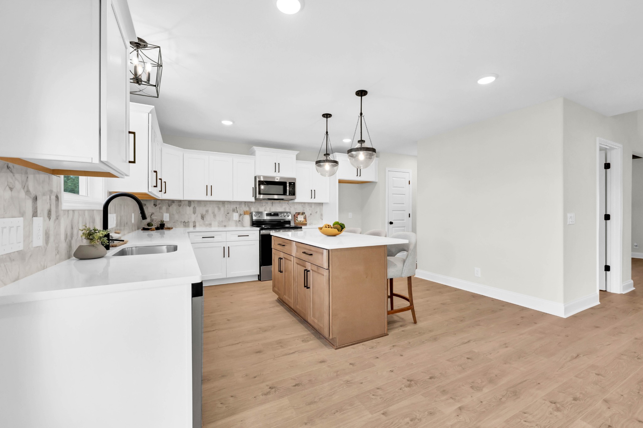 Clarksville, Tennessee, 37040, United States, 4 Bedrooms Bedrooms, ,3 BathroomsBathrooms,Residential,For Sale,1974030