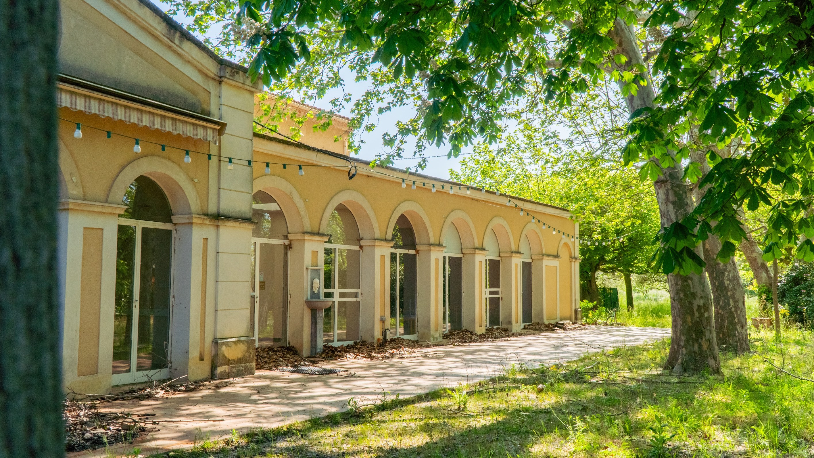  Multifunctional Property in the Heart of the Aix Countryside – Puyricard Area J… - 物件實景