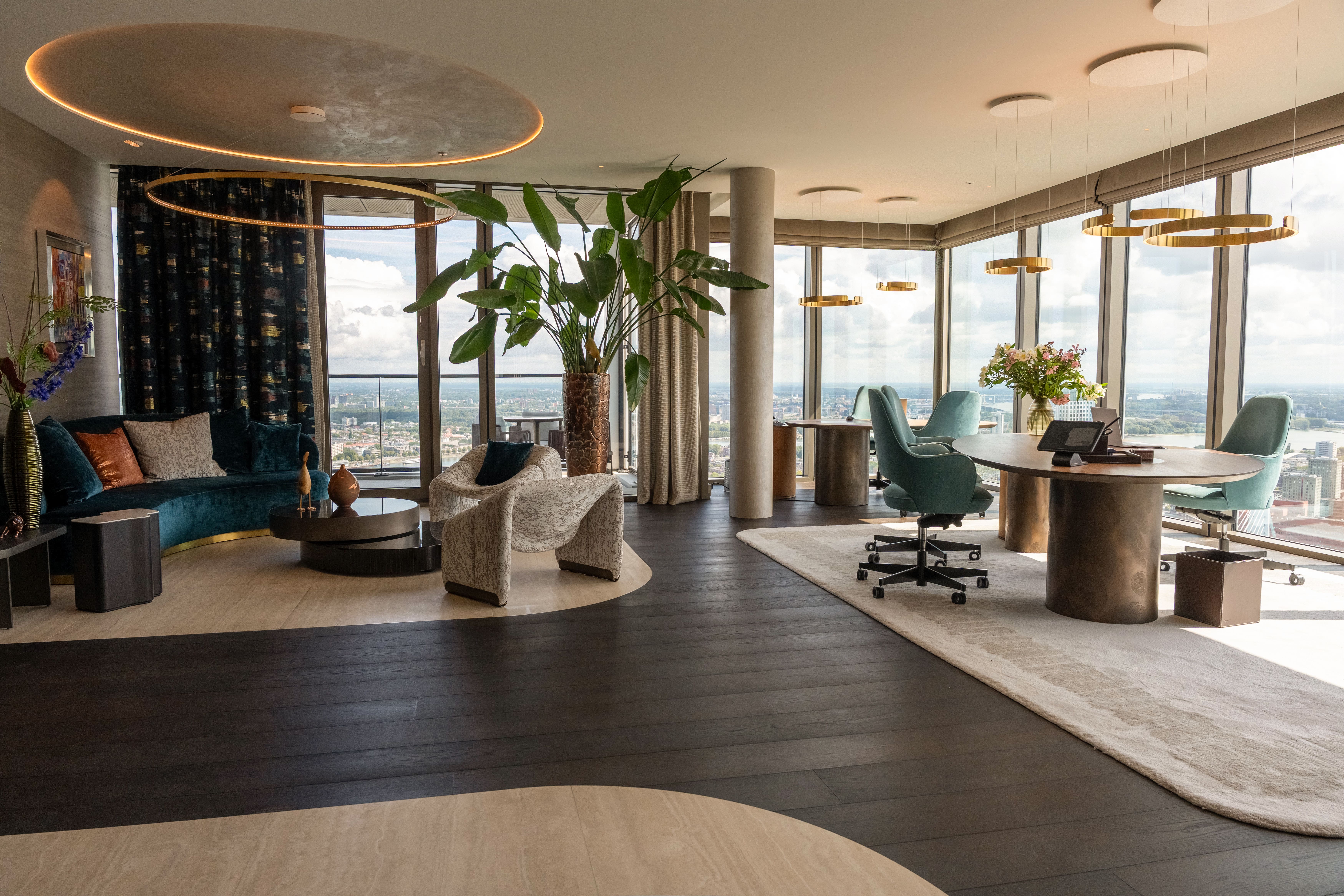  EEN BUITENGEWONE PENTHOUSE-RESIDENTIE MET TERRASSEN RONDOM EN EEN ADEMBENEMEND 3 - 物件實景