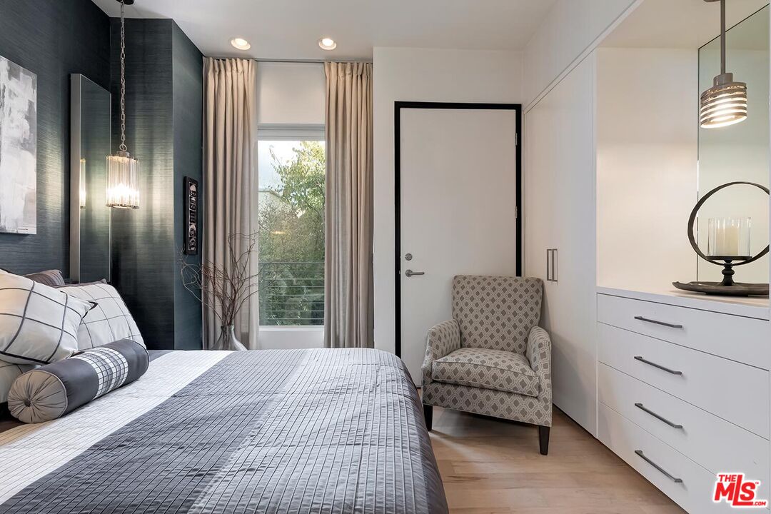 West Hollywood, California, 90069, United States, 2 Bedrooms Bedrooms, ,2 BathroomsBathrooms,Residential,For Sale,1760061