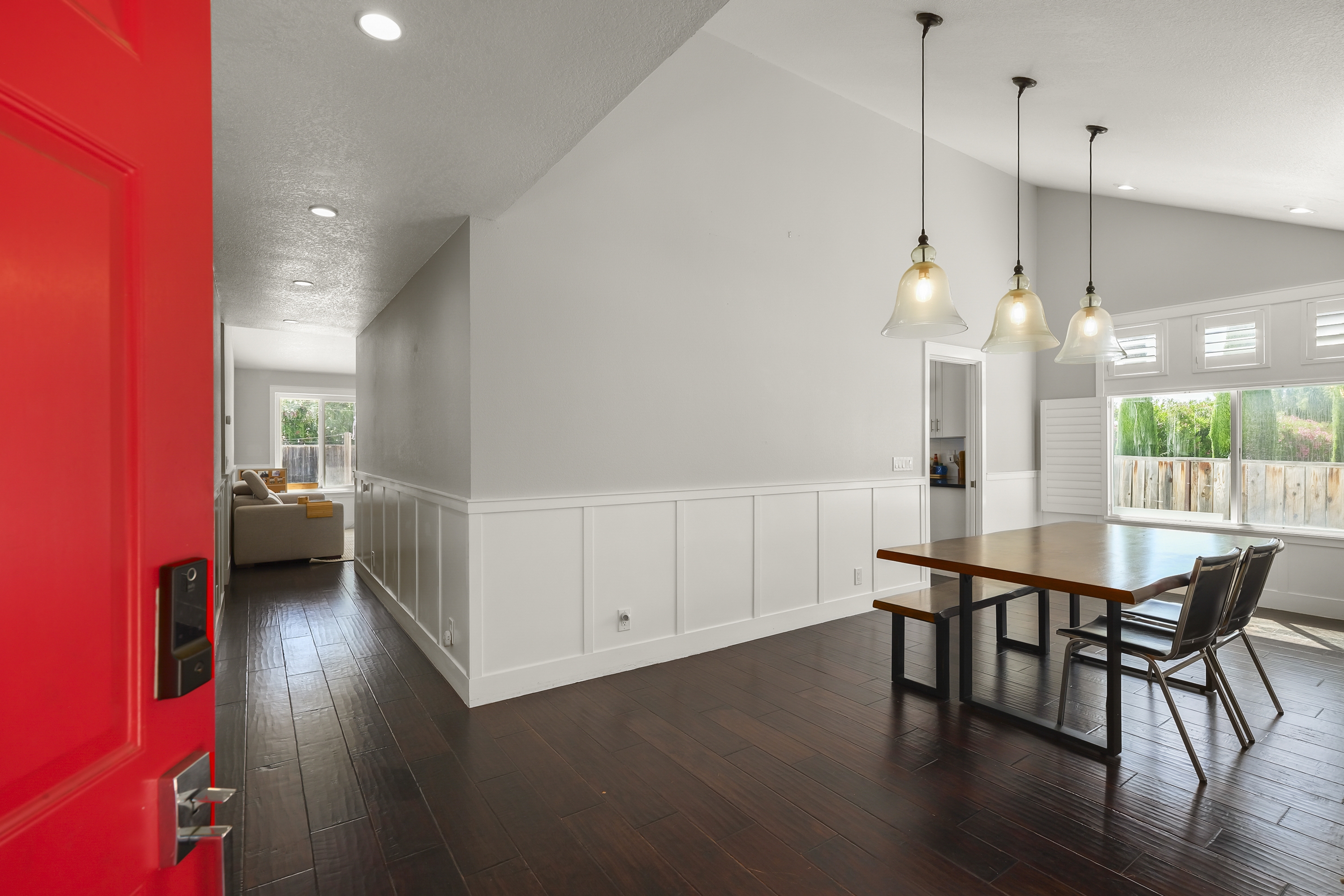  Thoughtfully Reimagined Home with Expansive Grounds and Endless Possibilities - 物件實景