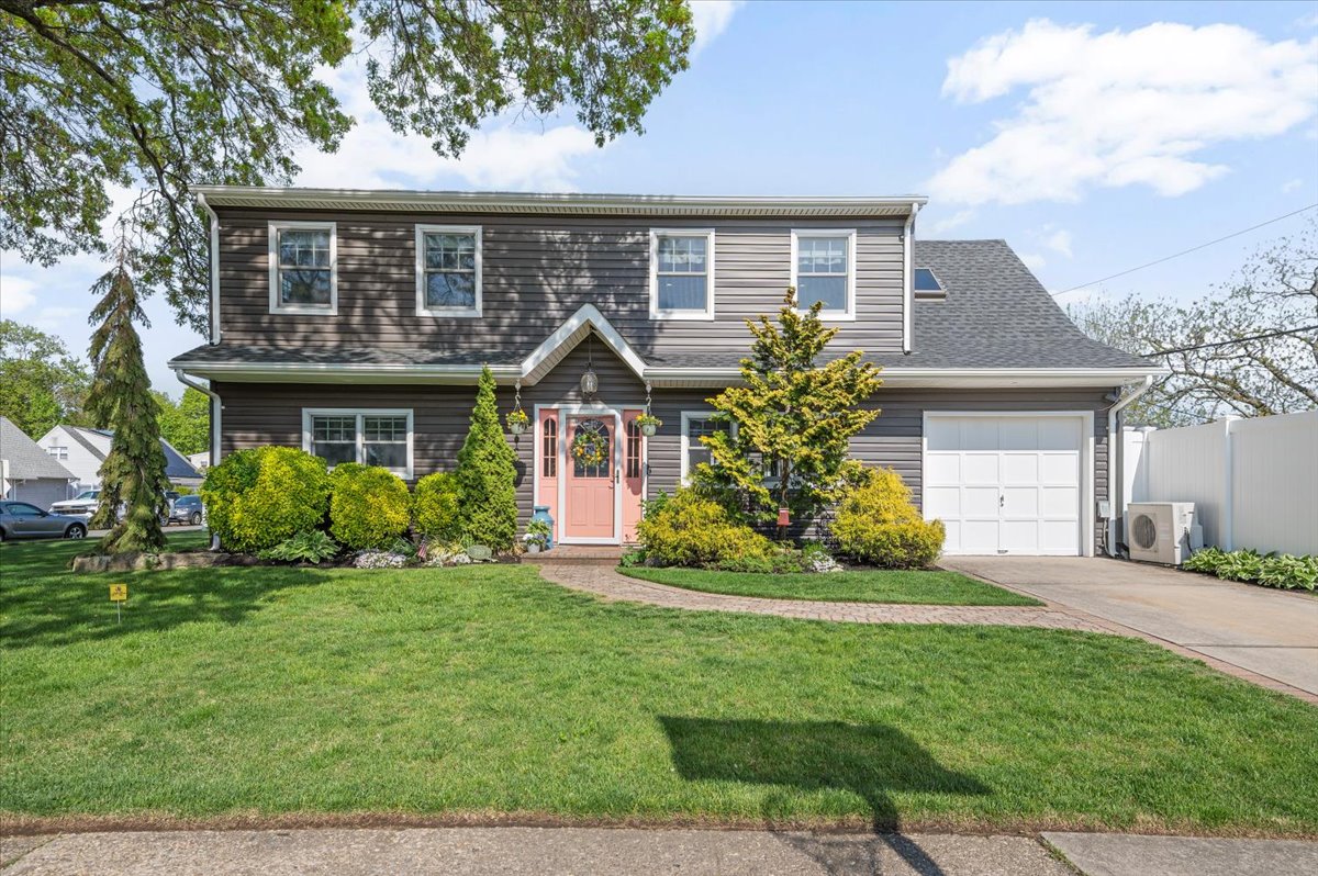 Bethpage, New York, 11714, United States, 3 Bedrooms Bedrooms, ,2 BathroomsBathrooms,Residential,For Sale,1916288