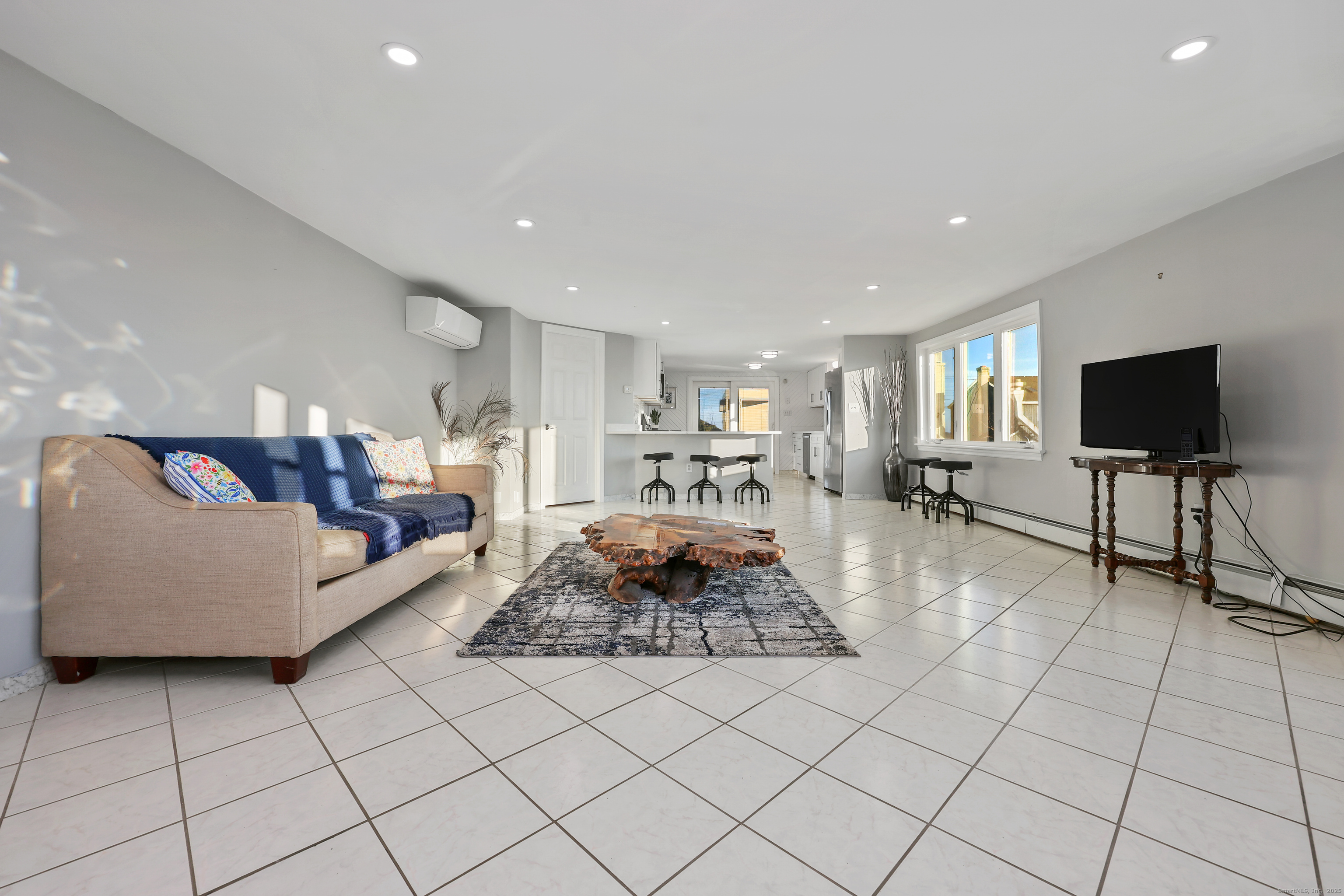 Stratford, Connecticut, 06615, United States, 4 Bedrooms Bedrooms, ,3 BathroomsBathrooms,Residential,For Sale,2003243