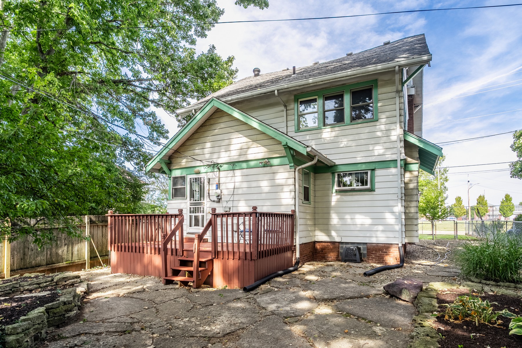  Charming Indianapolis Home with Stained Woodwork and Hardwood Floors - 物件實景