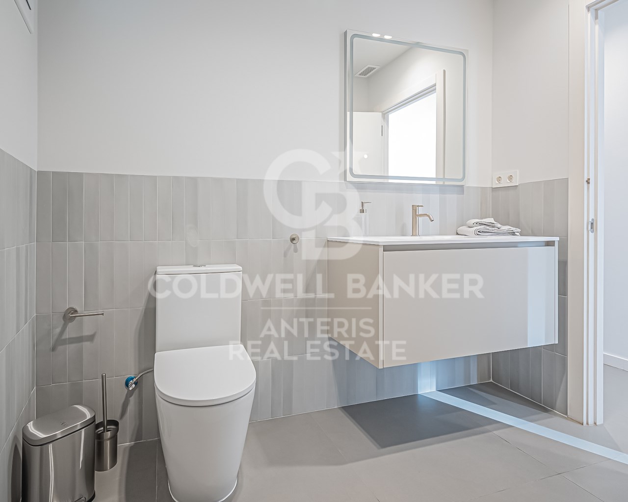 Barcelona, Catalonia, ES, 3 Bedrooms Bedrooms, ,2 BathroomsBathrooms,Residential,For Sale,1827864