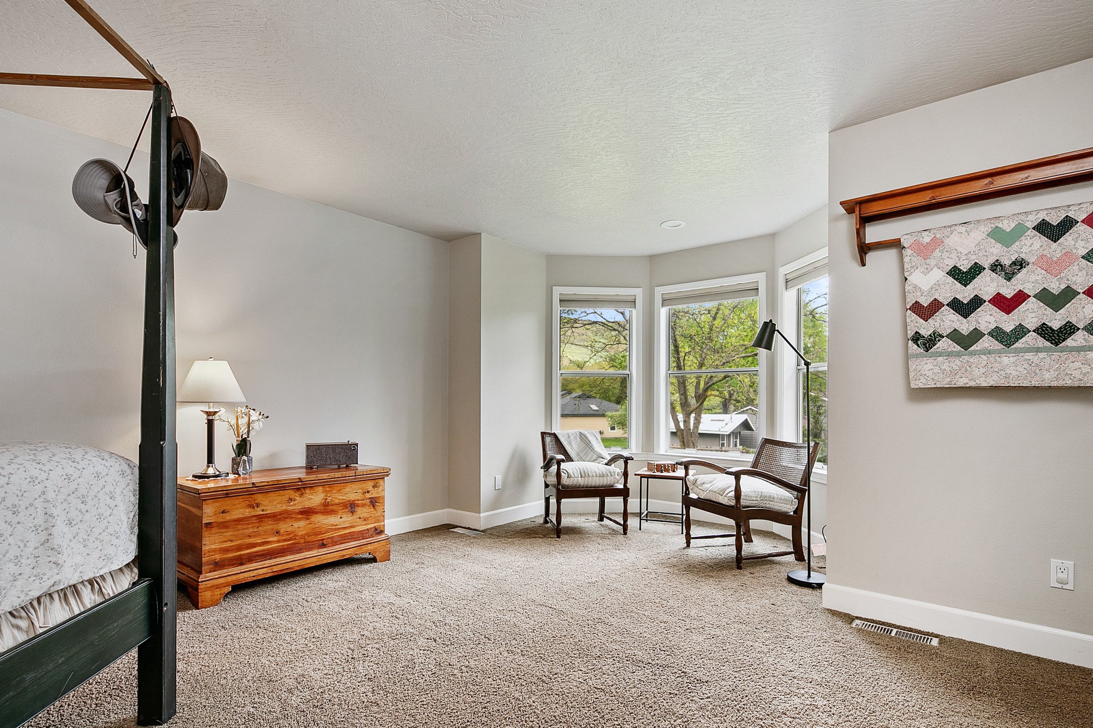 Spacious Updated Home Backs To Park With Scenic Foothills Views - 物件實景