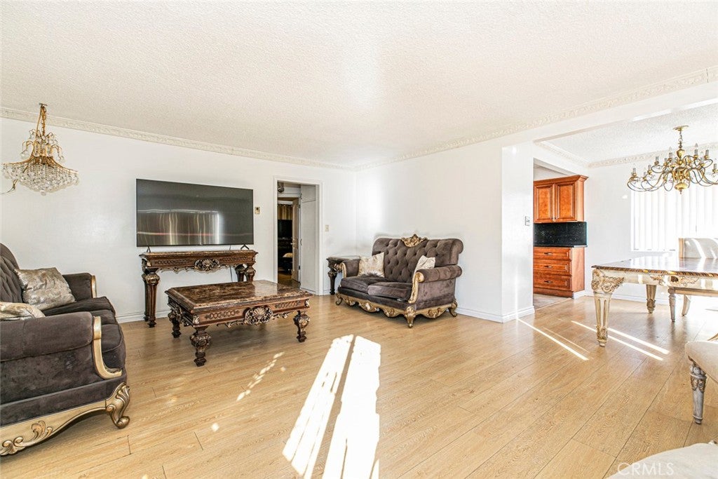 Los Angeles, California, 90027, United States, 2 Bedrooms Bedrooms, ,2 BathroomsBathrooms,Residential,For Sale,1939885