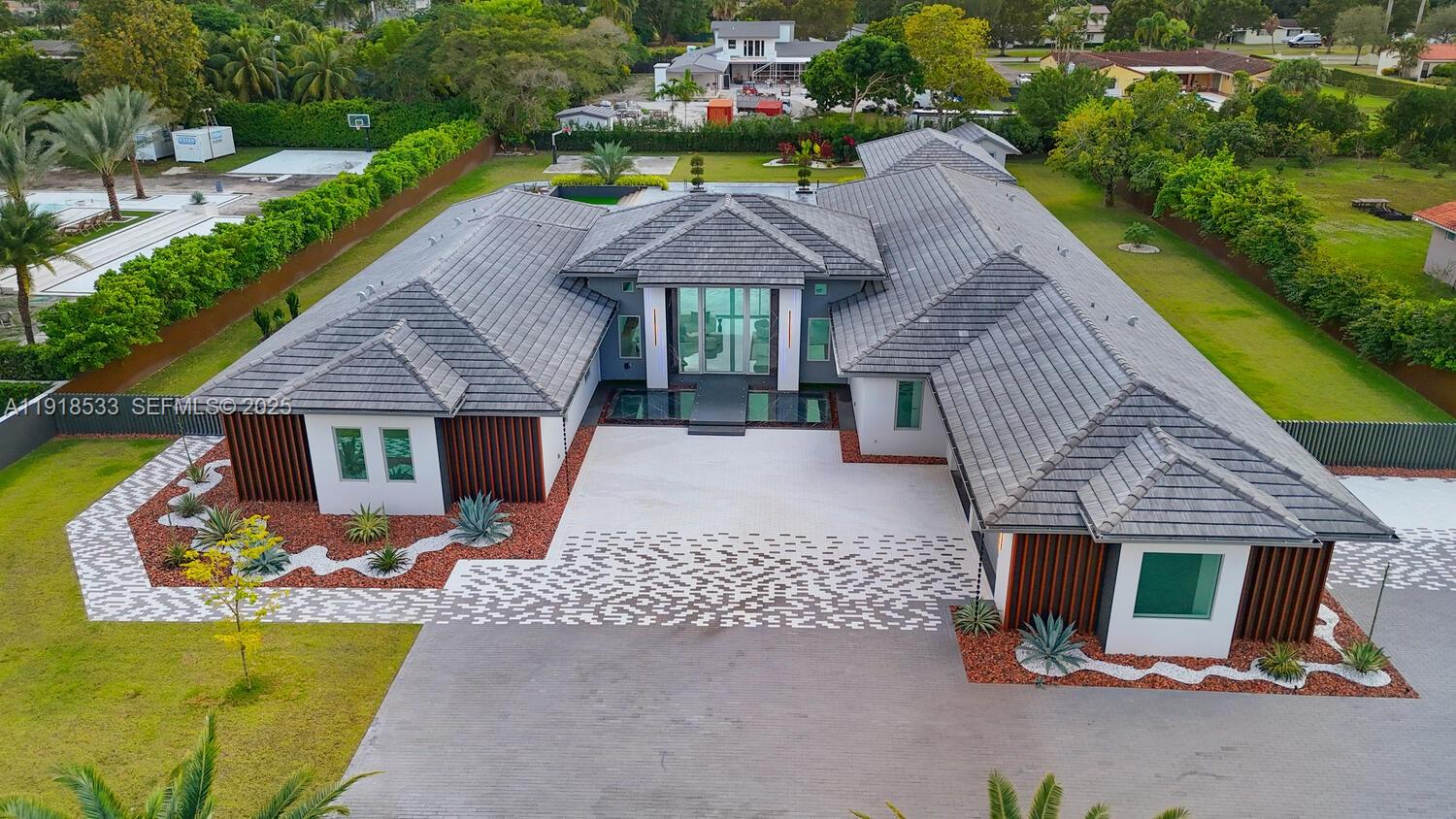 Miami, Florida, 33173, United States, 6 Bedrooms Bedrooms, ,7 BathroomsBathrooms,Residential,For Sale,2001798