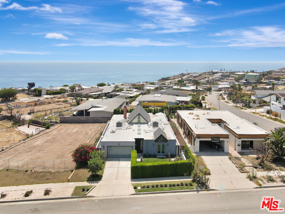 Malibu, California, 90265, United States, 4 Bedrooms Bedrooms, ,3 BathroomsBathrooms,Residential,For Sale,1925740