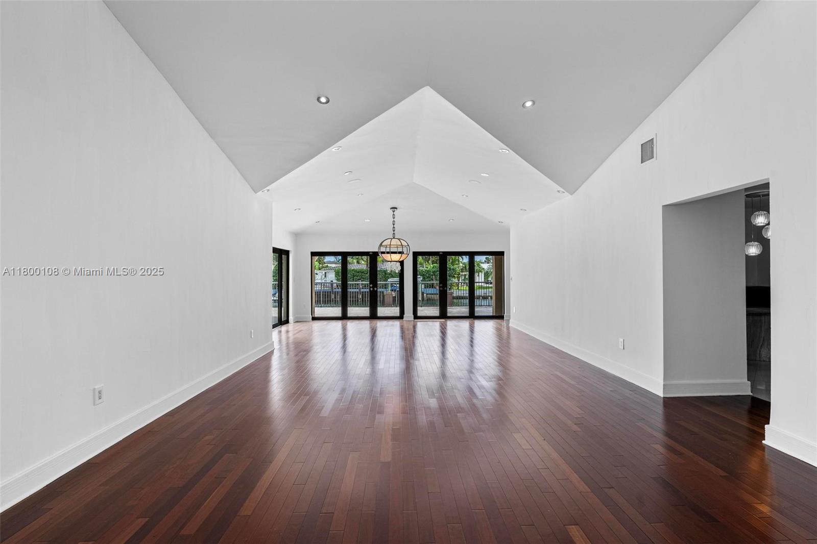 North Miami, Florida, 33181, United States, 5 Bedrooms Bedrooms, ,5 BathroomsBathrooms,Residential,For Sale,1804760