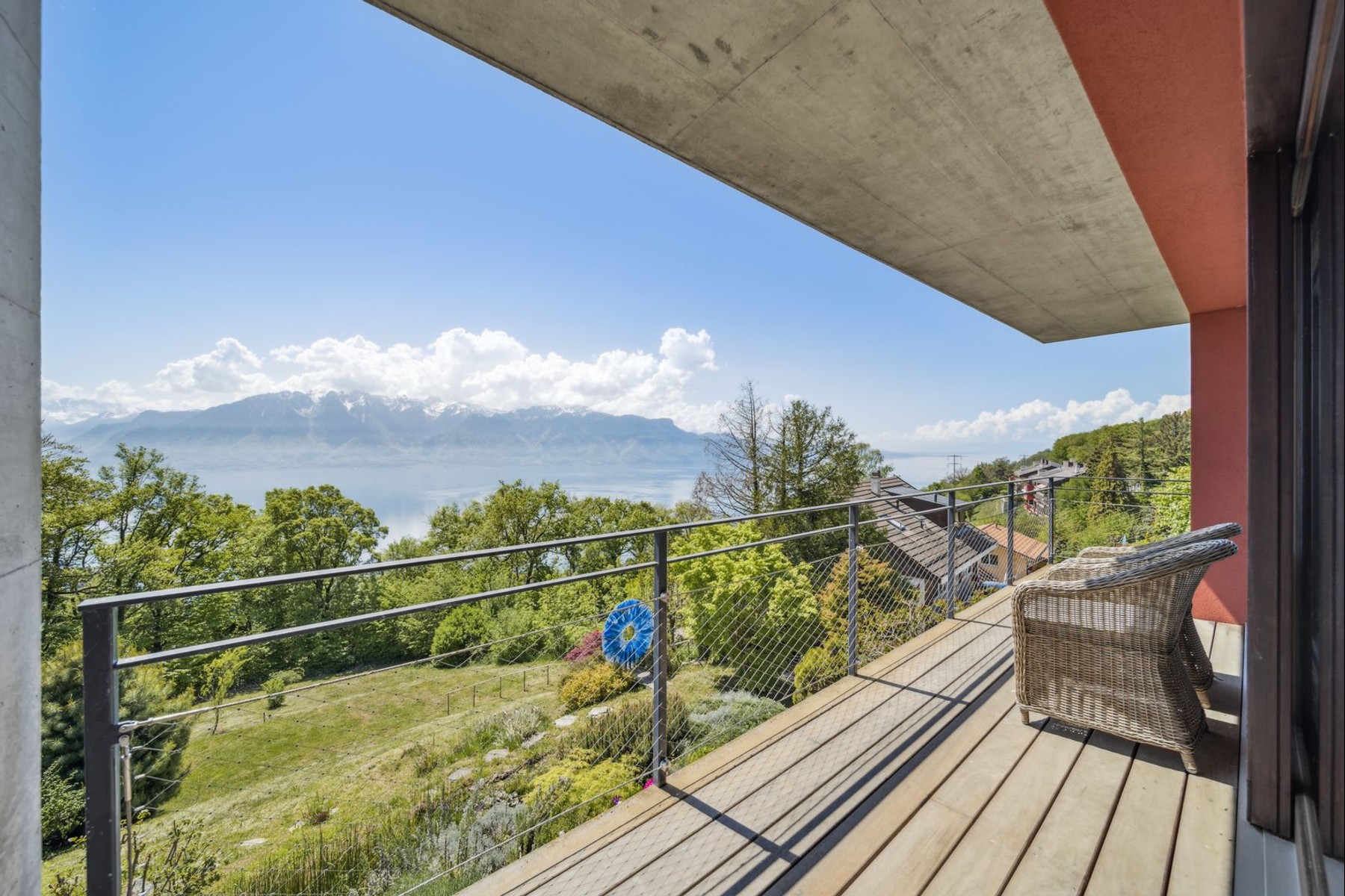  Unique - Contemporary design between the sky and the lake - 物件實景