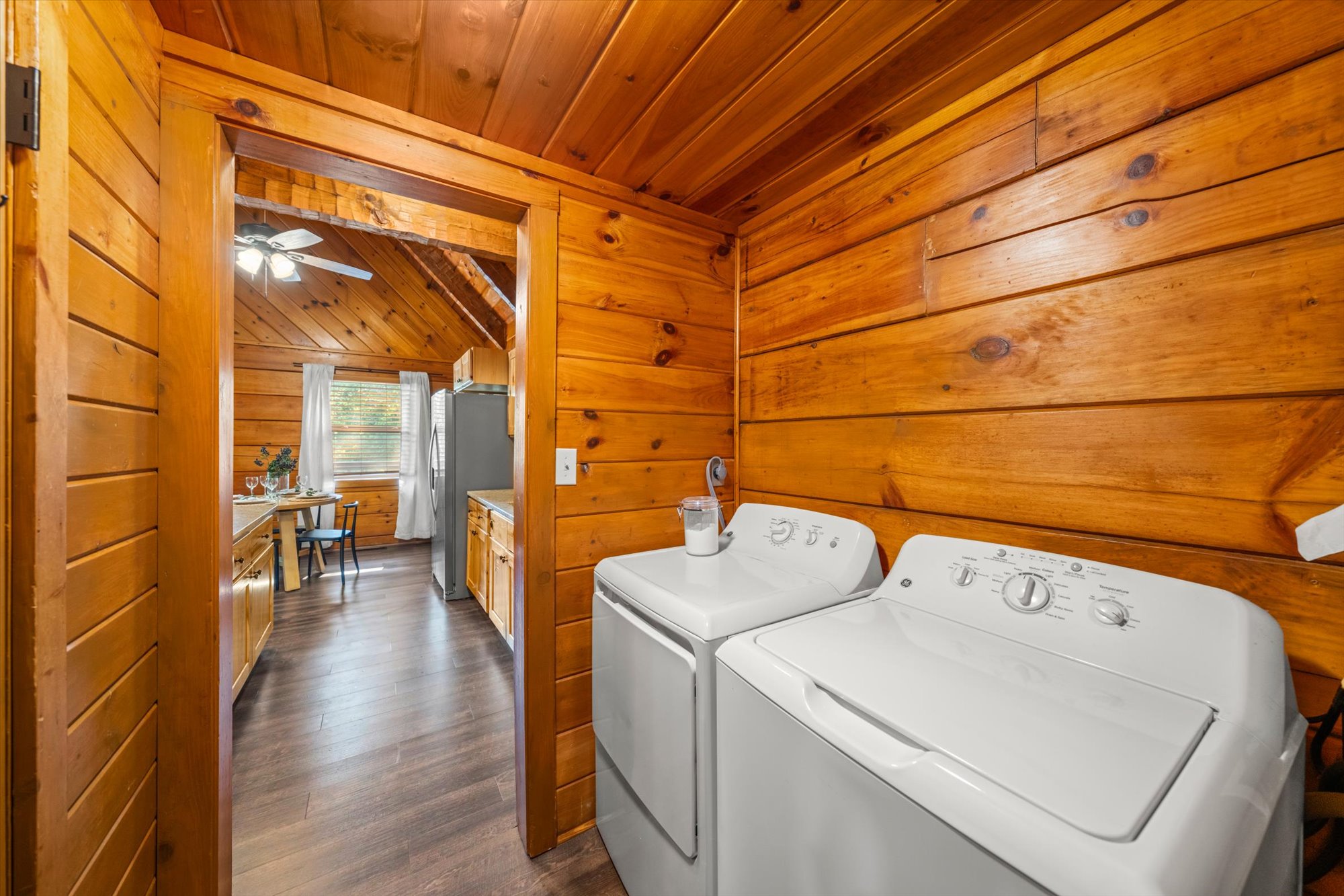 Sevierville, Tennessee, 37876, United States, 2 Bedrooms Bedrooms, ,3 BathroomsBathrooms,Residential,For Sale,1981706