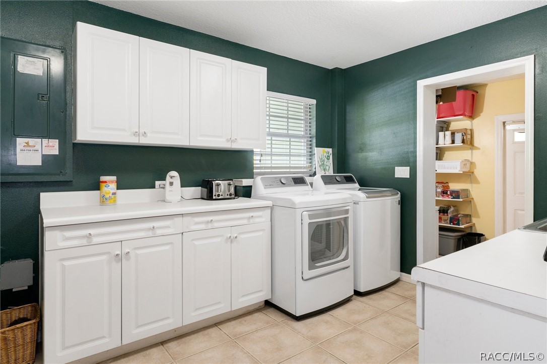 Dunnellon, Florida, 34431, United States, 4 Bedrooms Bedrooms, ,2 BathroomsBathrooms,Residential,For Sale,1920438