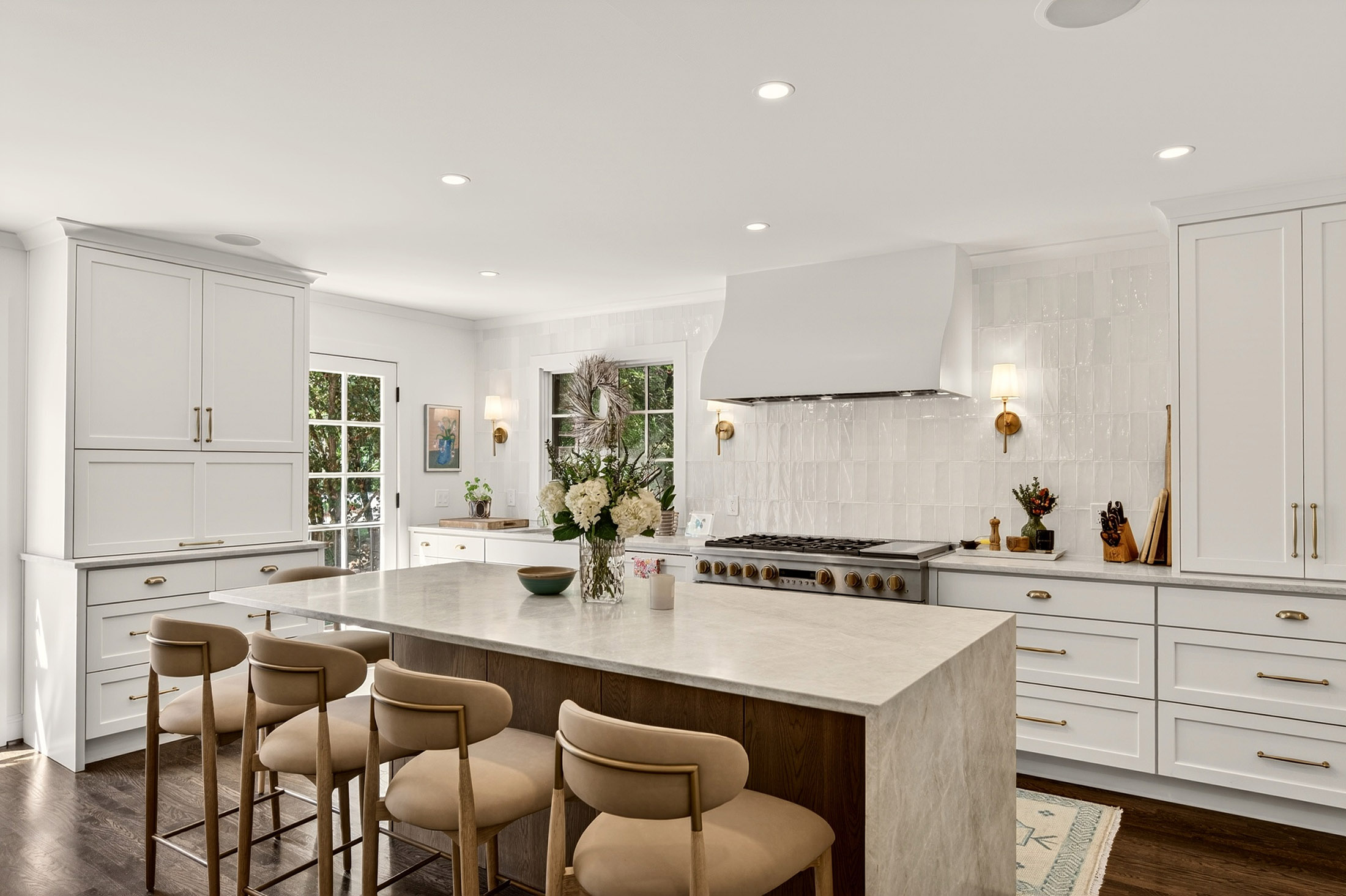  Exceptional Estate with Pool Nestled on 2+/- Private Acres Near Chastain Park - 物件實景