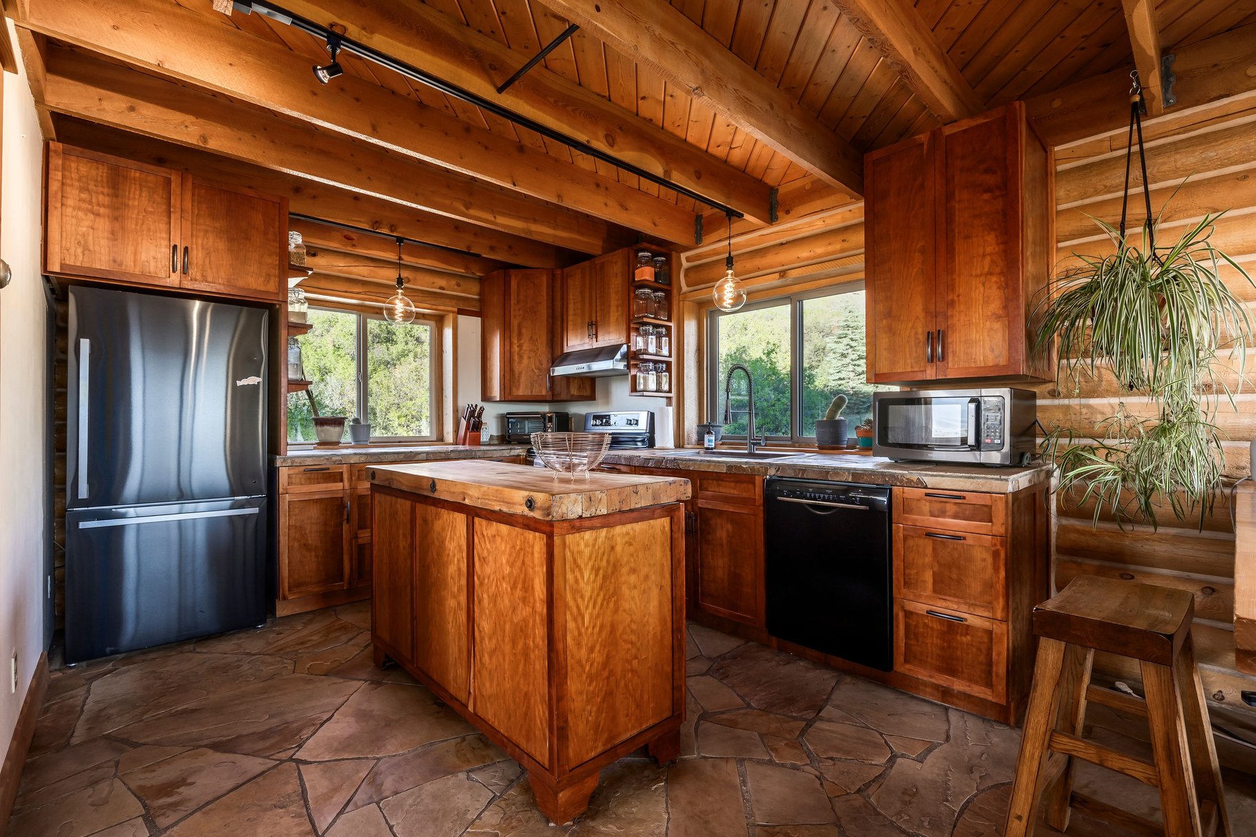  Coming soon Handcrafted Mountain Property on 5 Acres with Views - 物件實景