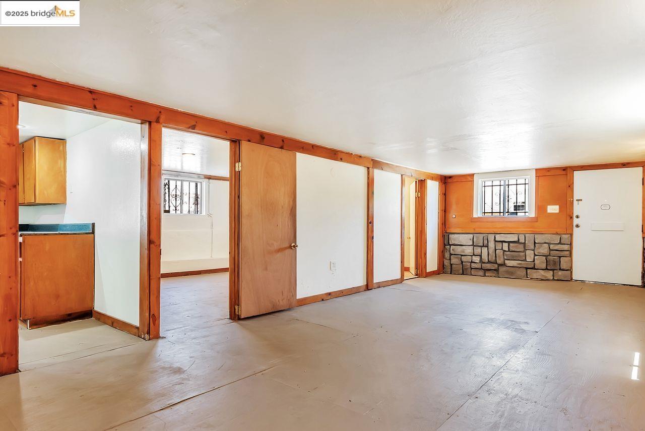 Oakland, California, 94608, United States, 6 Bedrooms Bedrooms, ,3 BathroomsBathrooms,Residential,For Sale,1939780