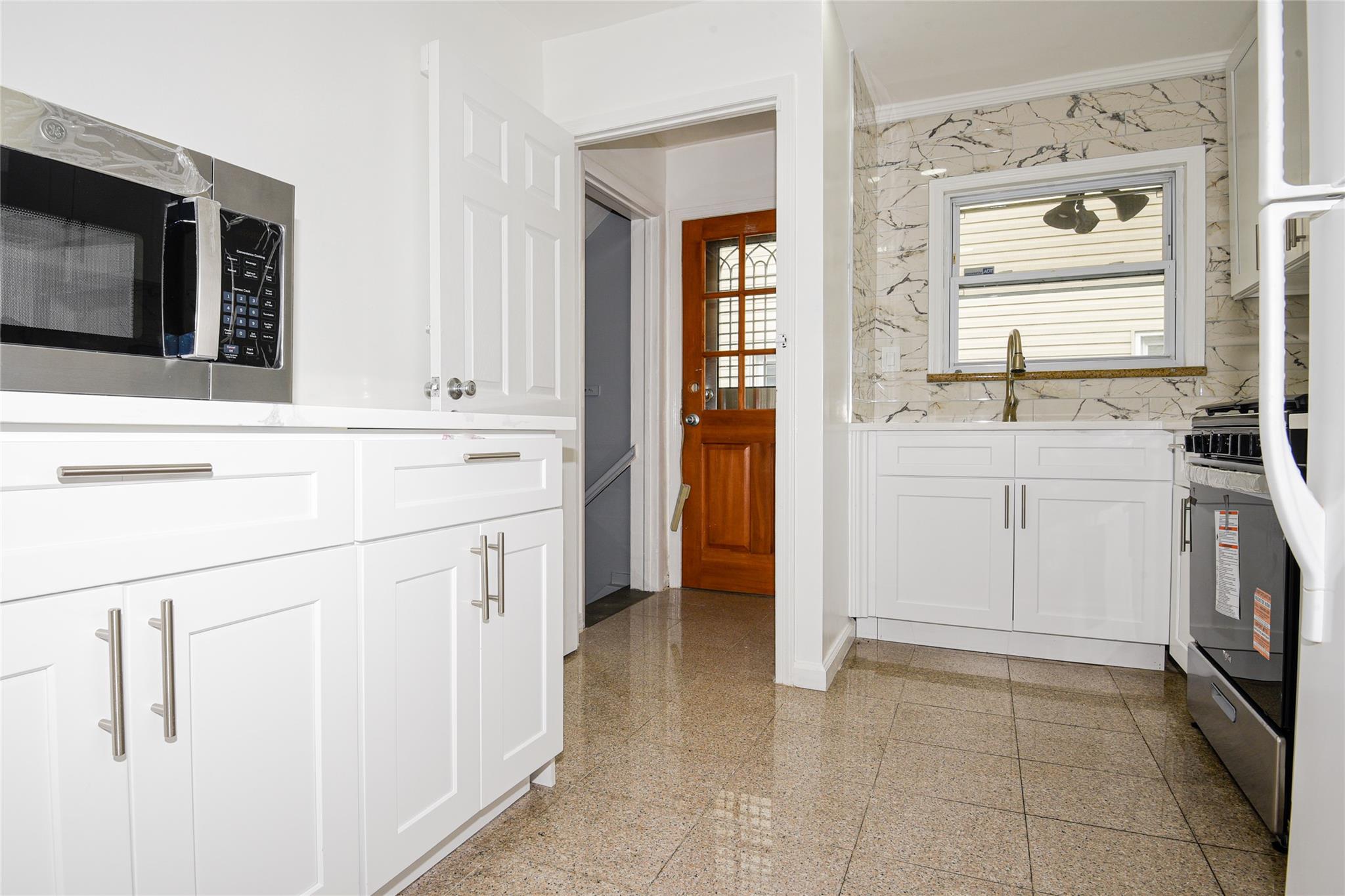 New Hyde Park, New York, 11040, United States, 4 Bedrooms Bedrooms, ,3 BathroomsBathrooms,Residential,For Sale,1903890