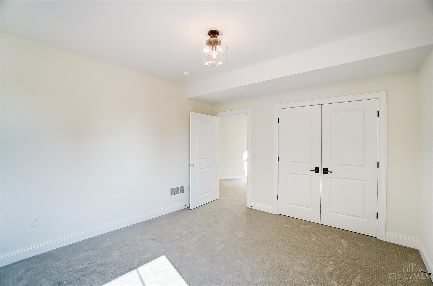 Madeira, Ohio, 45243, United States, 3 Bedrooms Bedrooms, ,3 BathroomsBathrooms,Residential,For Sale,2001703