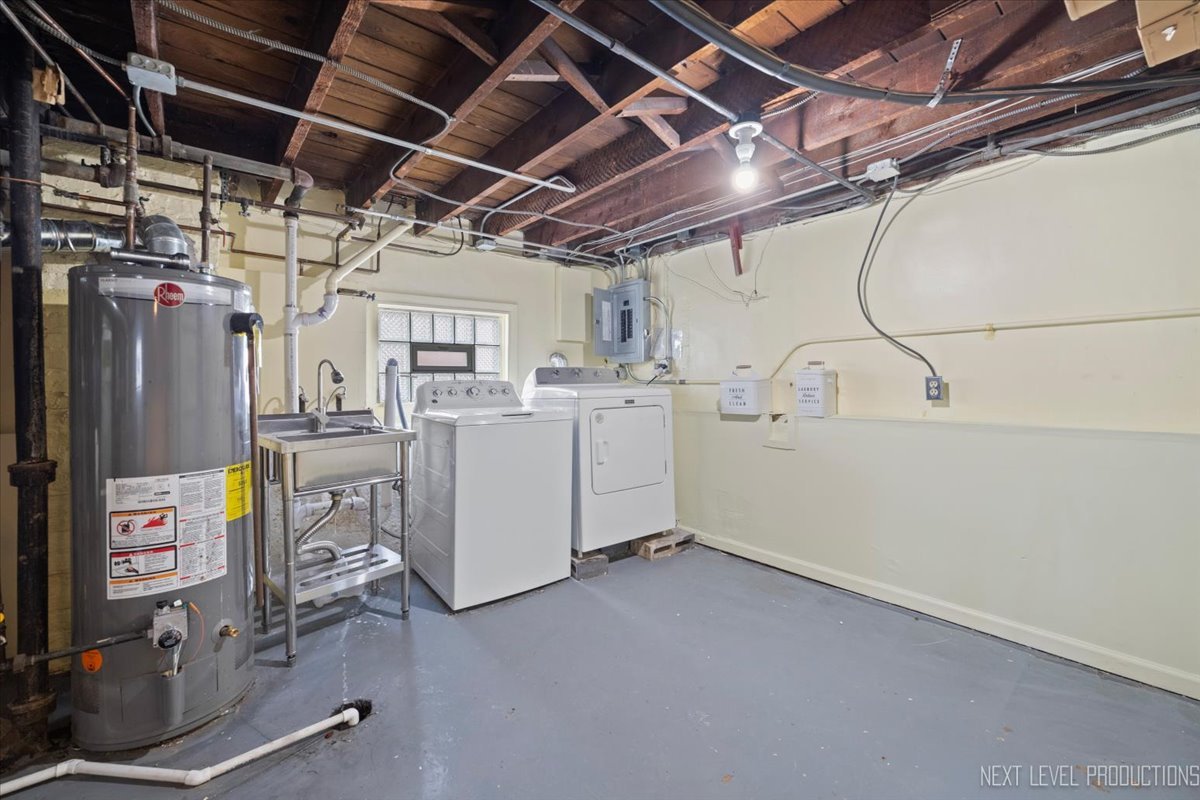 Riverside, Illinois, 60546, United States, 3 Bedrooms Bedrooms, ,3 BathroomsBathrooms,Residential,For Sale,1988558