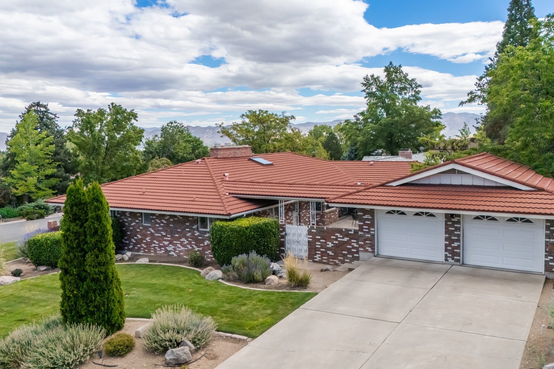  RARE SKYLINE HEIGHTS OPPORTUNITY  6,024 SF BRICK HOME ON .38 ACRE  NO HOA - 物件實景