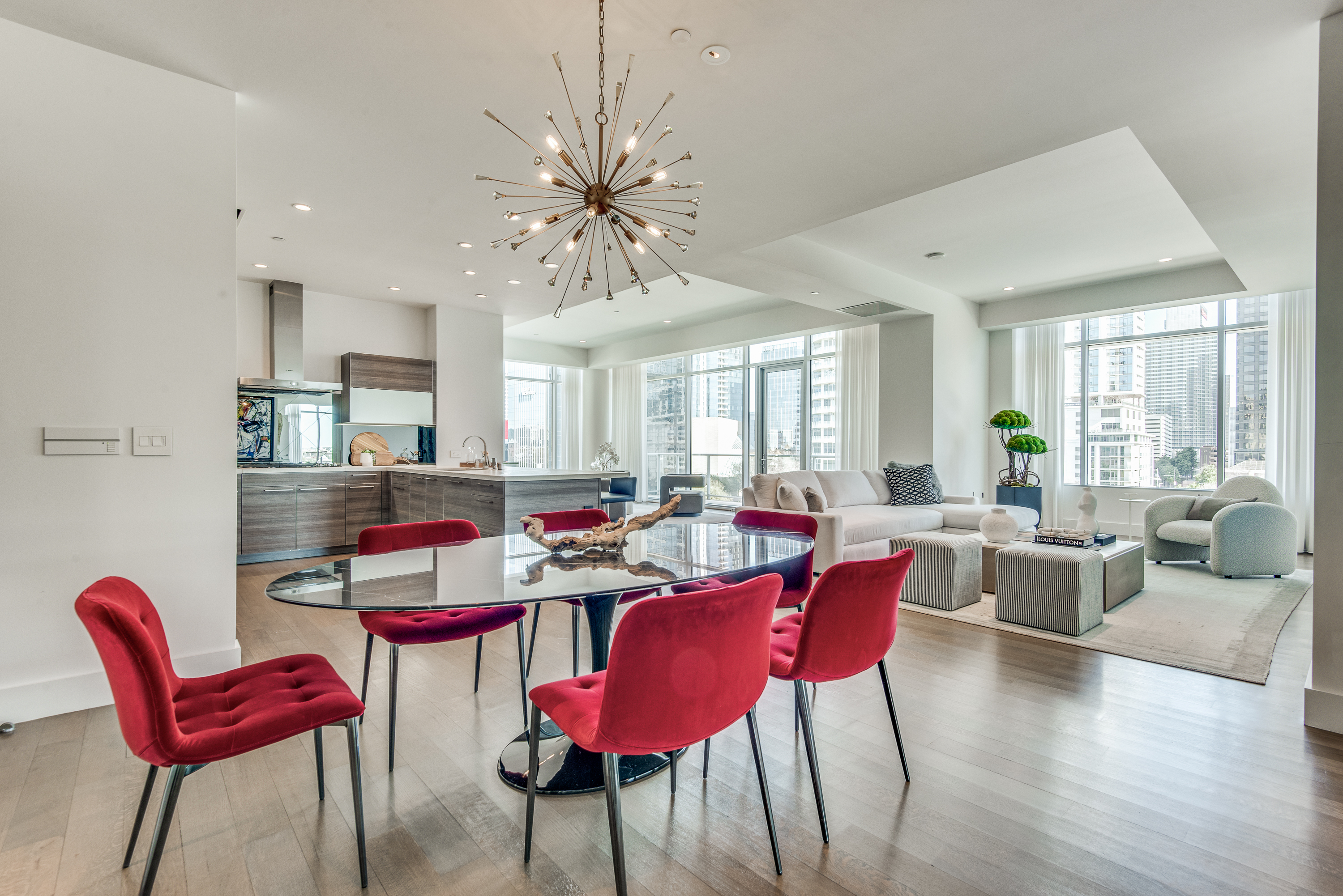  A Private, Contemporary Retreat with Unmatched Walkability - 物件實景