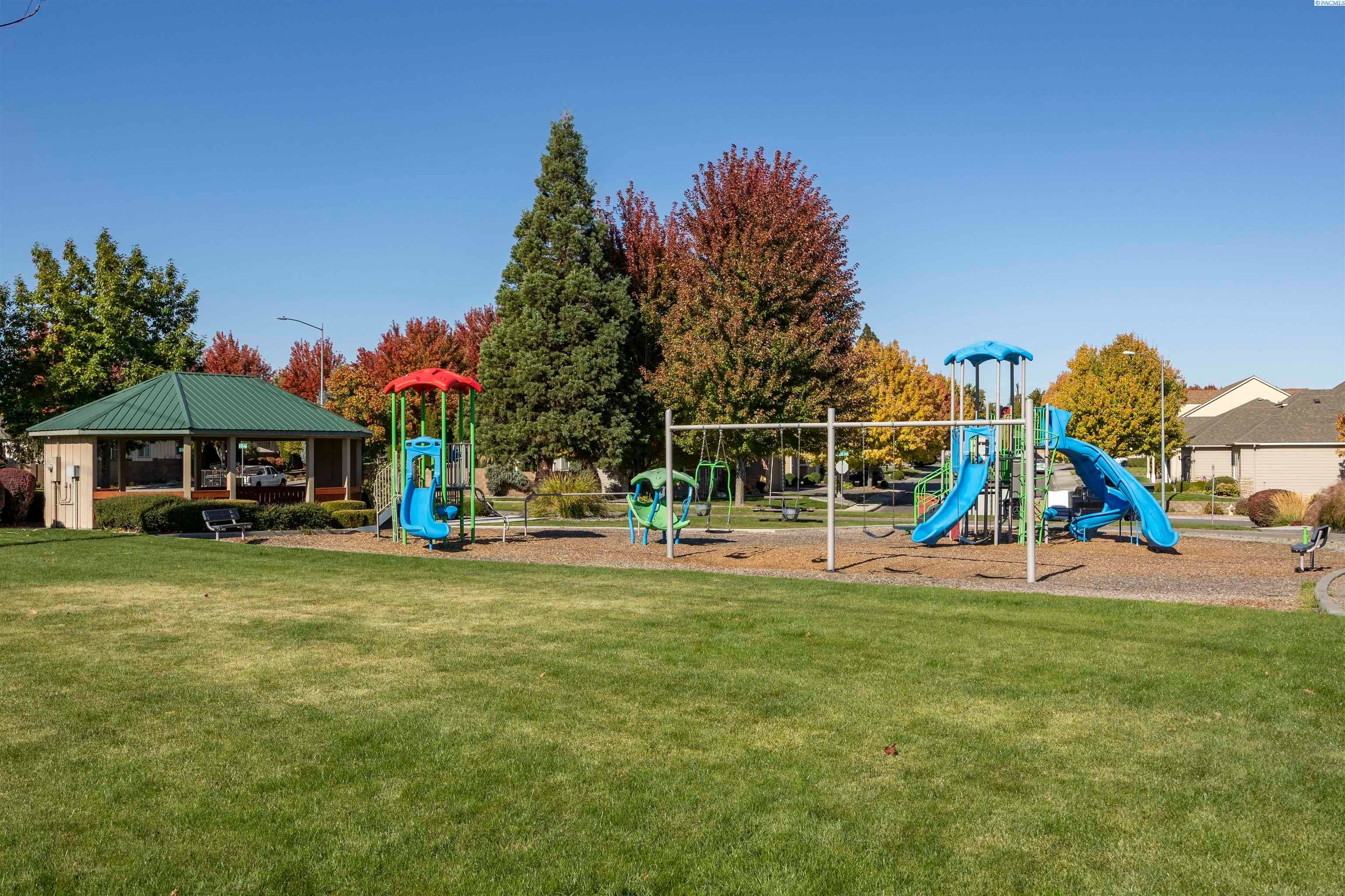 Kennewick, Washington, 99338, United States, 4 Bedrooms Bedrooms, ,2 BathroomsBathrooms,Residential,For Sale,1981833